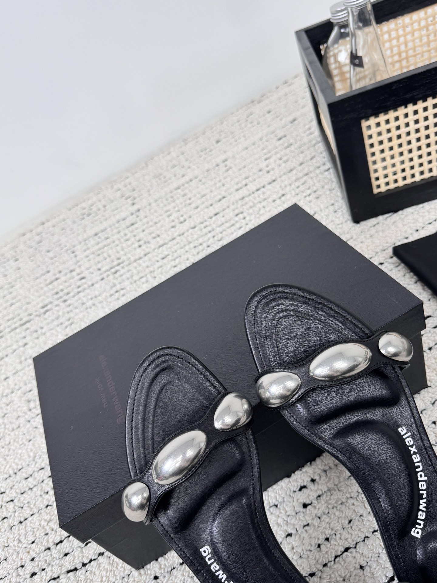 Alexander Wang 平底360 wan* 亚历山大王24/春夏新品dome 平底凉鞋高跟金属扣拖鞋