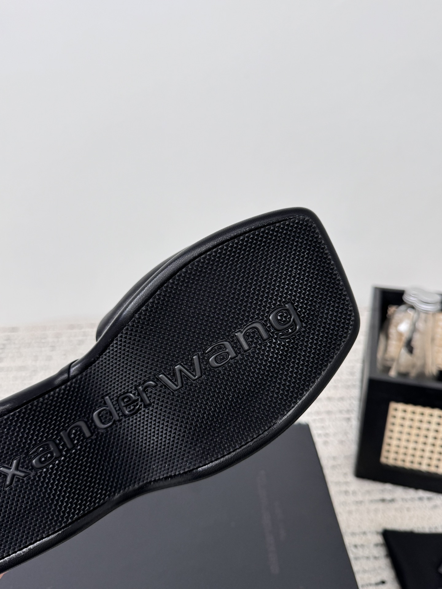 Alexander Wang Wang亚历山大王 24春夏女士新款logo平底拖鞋