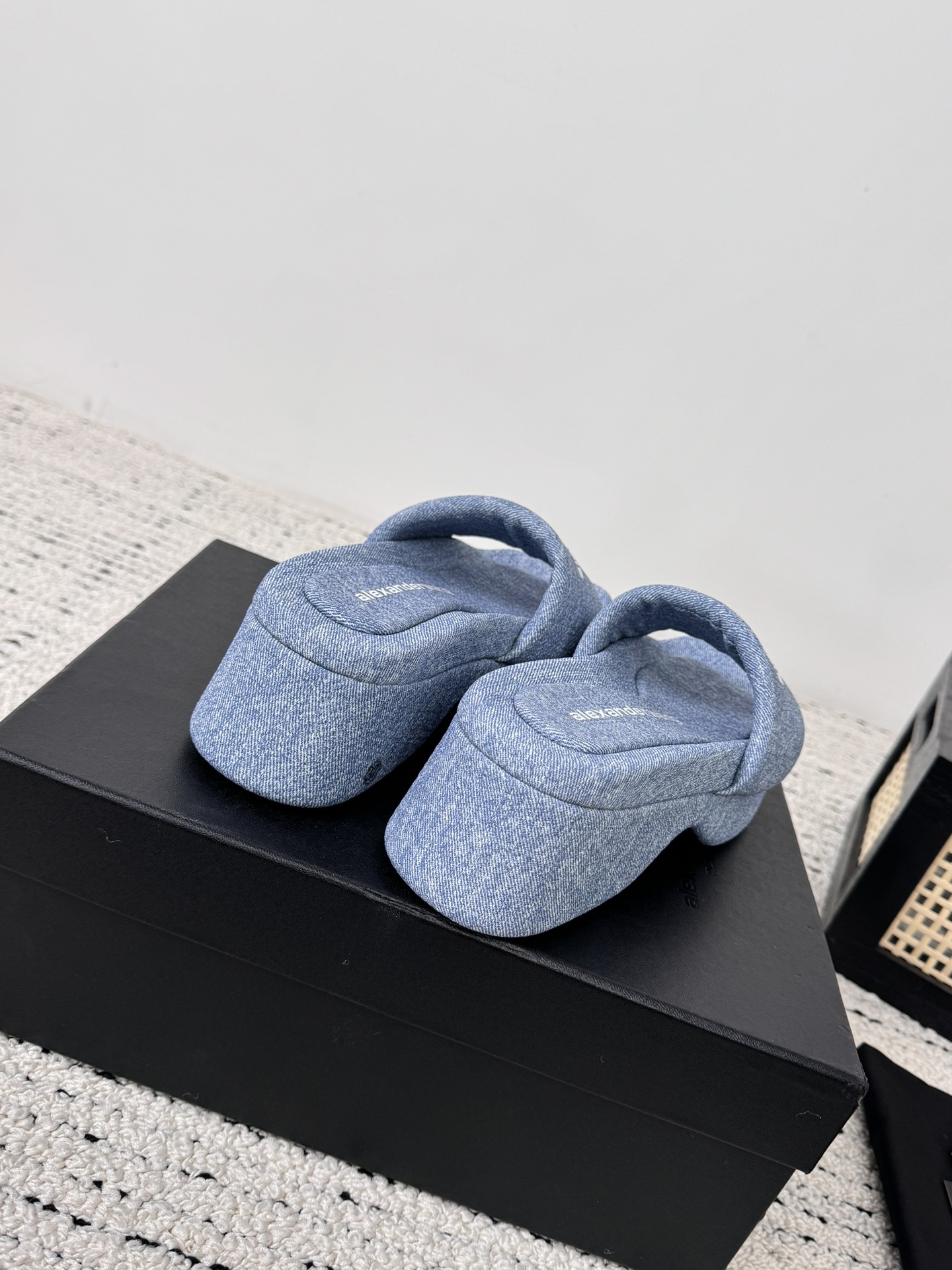Alexander Wang Wang亚历山大王 24春夏女士新款logo平底拖鞋