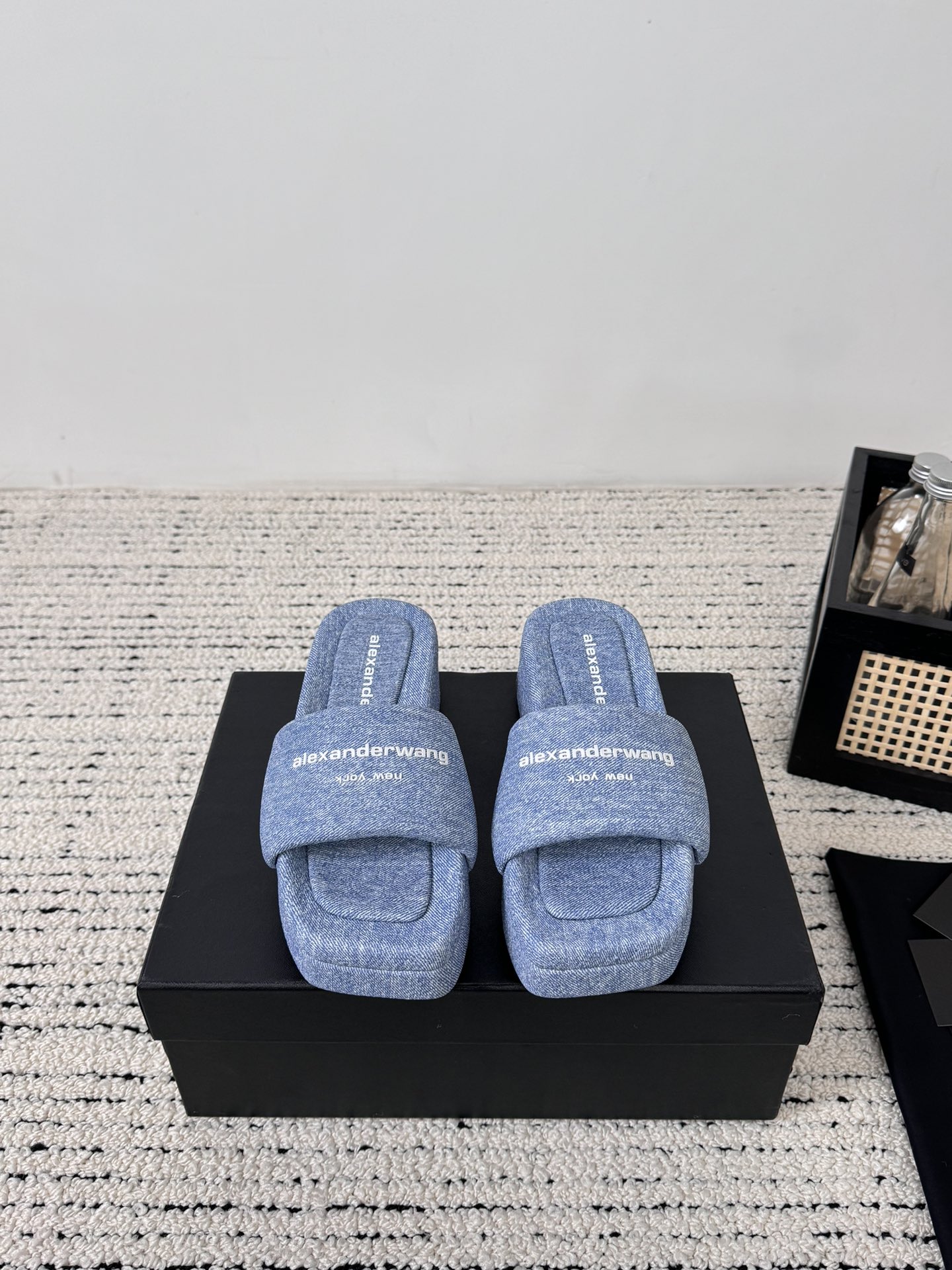Alexander Wang Wang亚历山大王 24春夏女士新款logo平底拖鞋