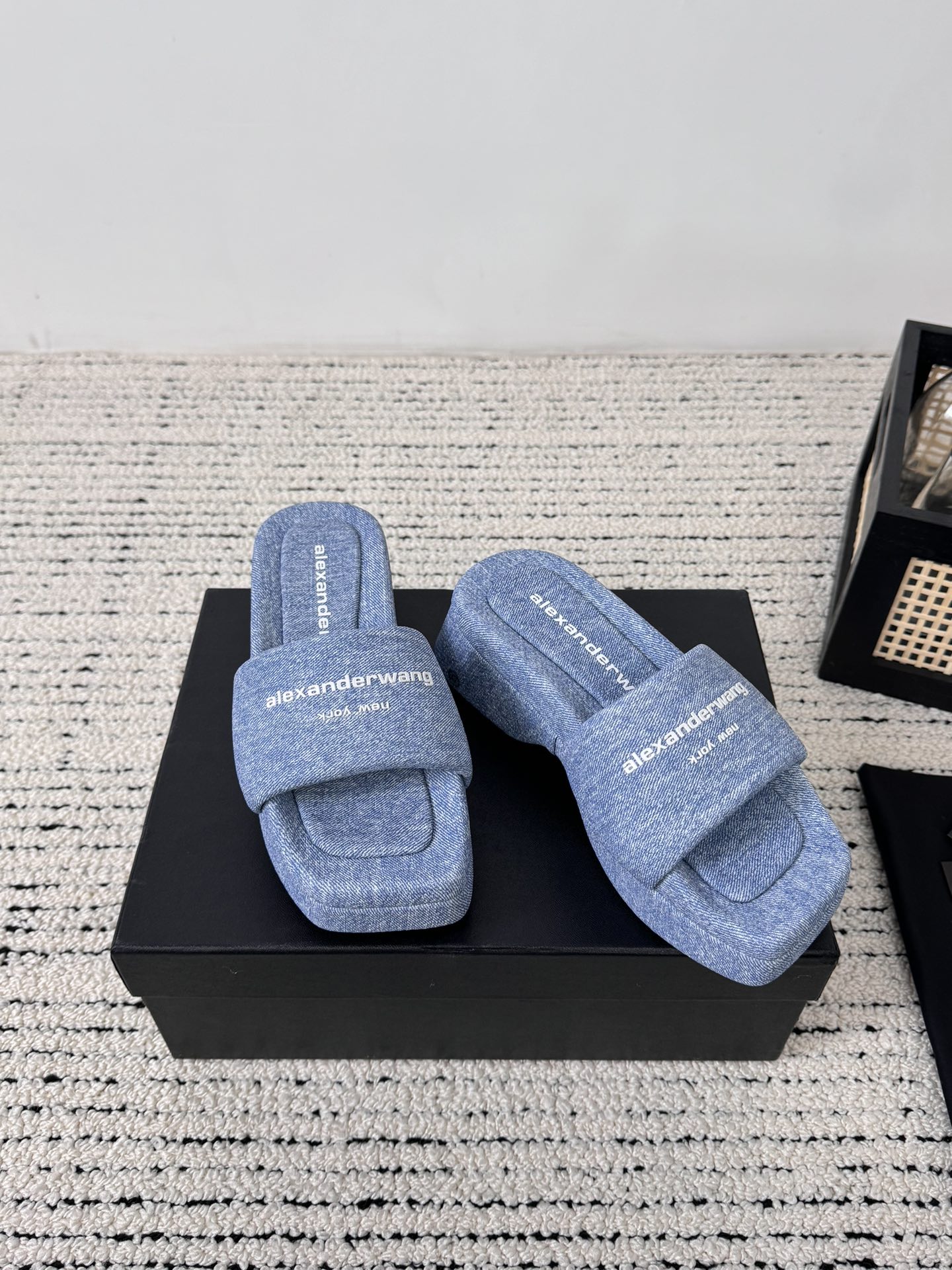 Alexander Wang Wang亚历山大王 24春夏女士新款logo平底拖鞋