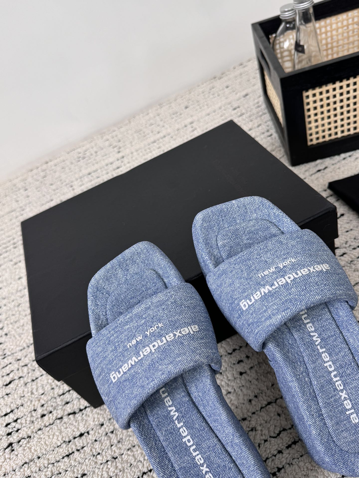 Alexander Wang Wang亚历山大王 24春夏女士新款logo平底拖鞋