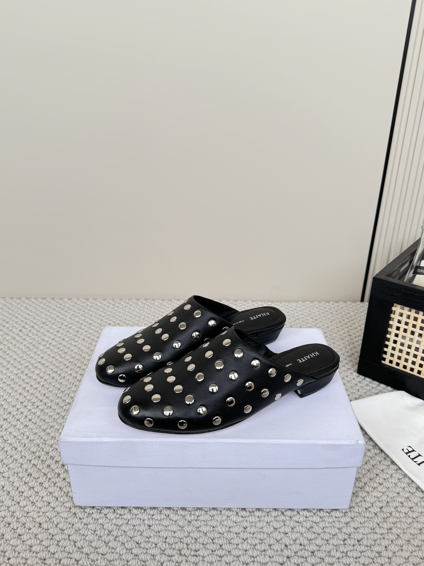 “Contemporary and Comfortable: Khaite’s Fresh Spring and Summer Collection” - 图片 7