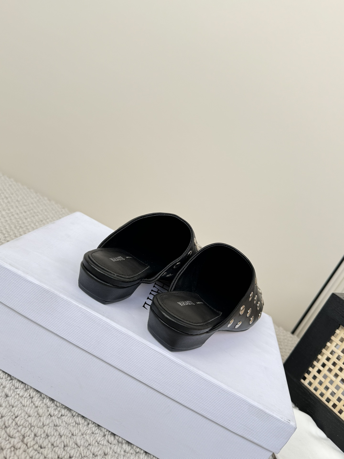 “Contemporary and Comfortable: Khaite’s Fresh Spring and Summer Collection” - 图片 5