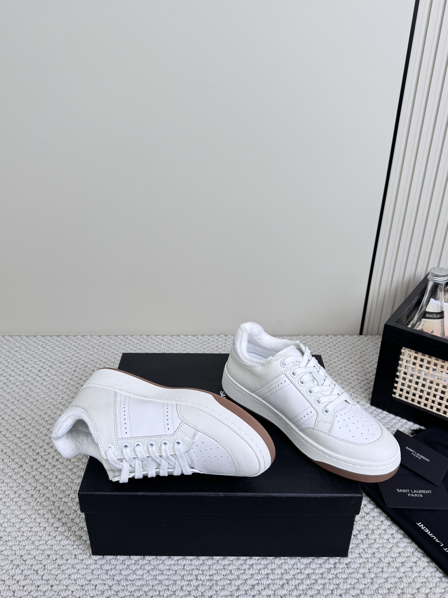 Saint Laurent SL61 White Shoes: Retro Design, Comfortable Fit, Stylish Logo, Unique Packaging. - 图片 2
