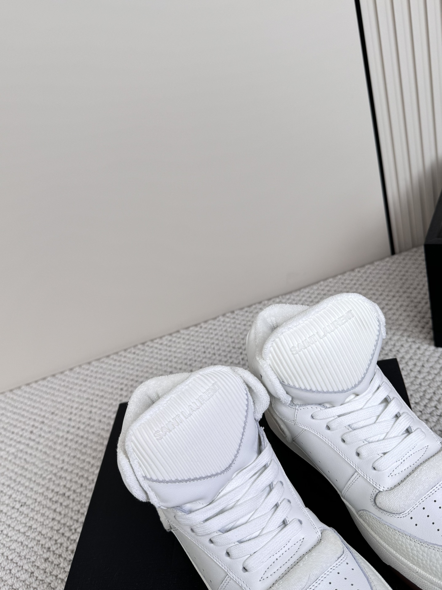 High-End Saint Laurent SL61 White Shoes with Unique Design and Comfort Features - 图片 6