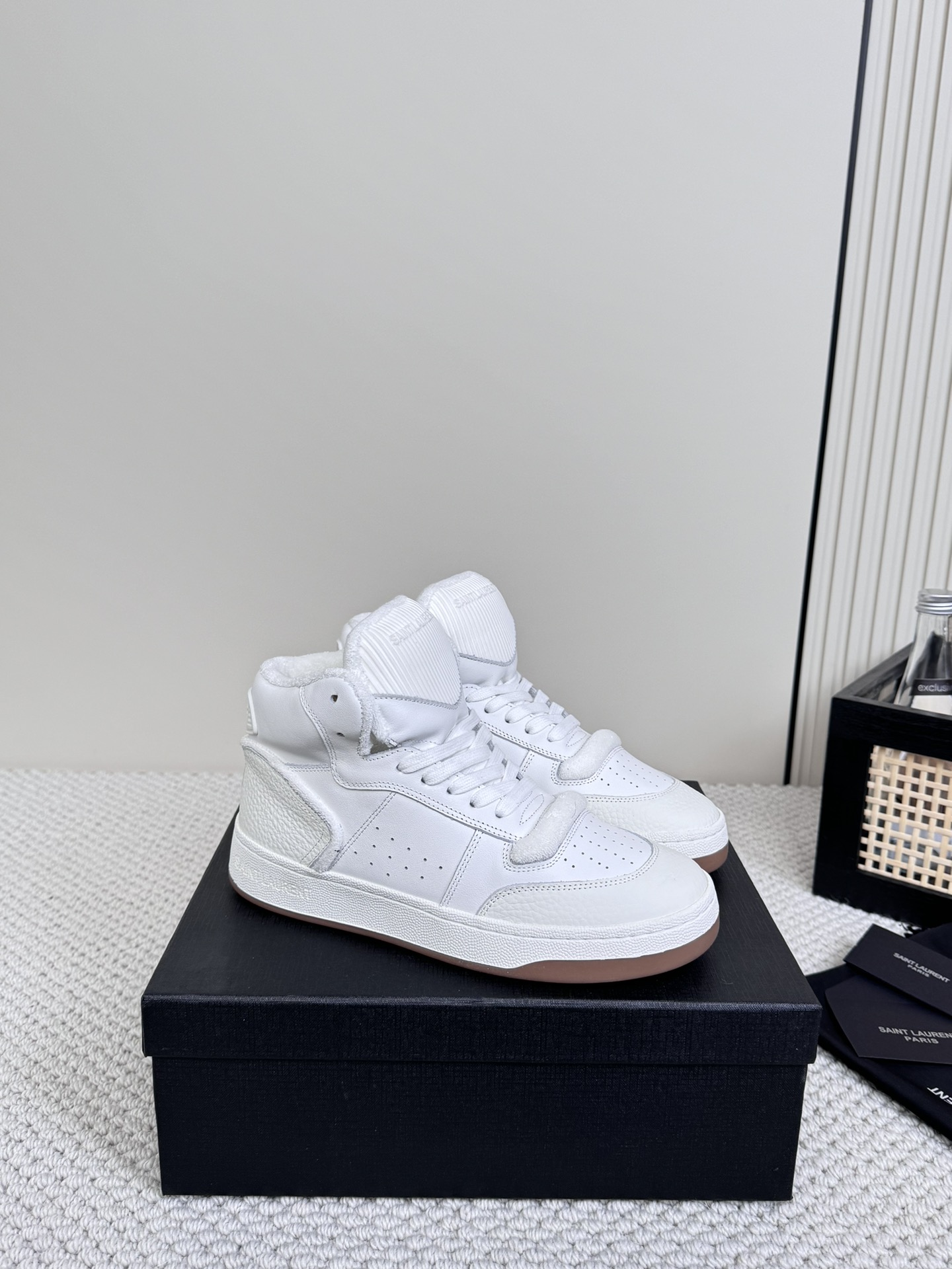 High-End Saint Laurent SL61 White Shoes with Unique Design and Comfort Features