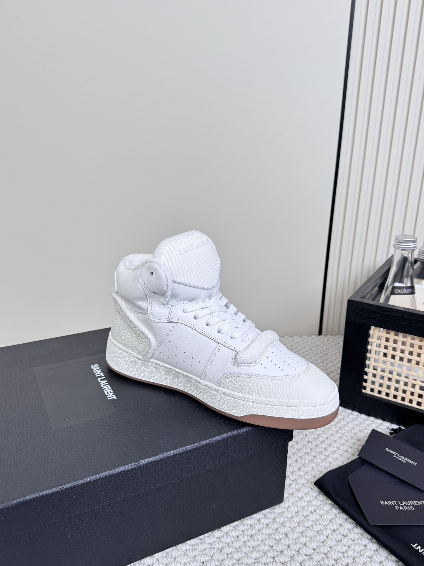 High-End Saint Laurent SL61 White Shoes with Unique Design and Comfort Features - 图片 7