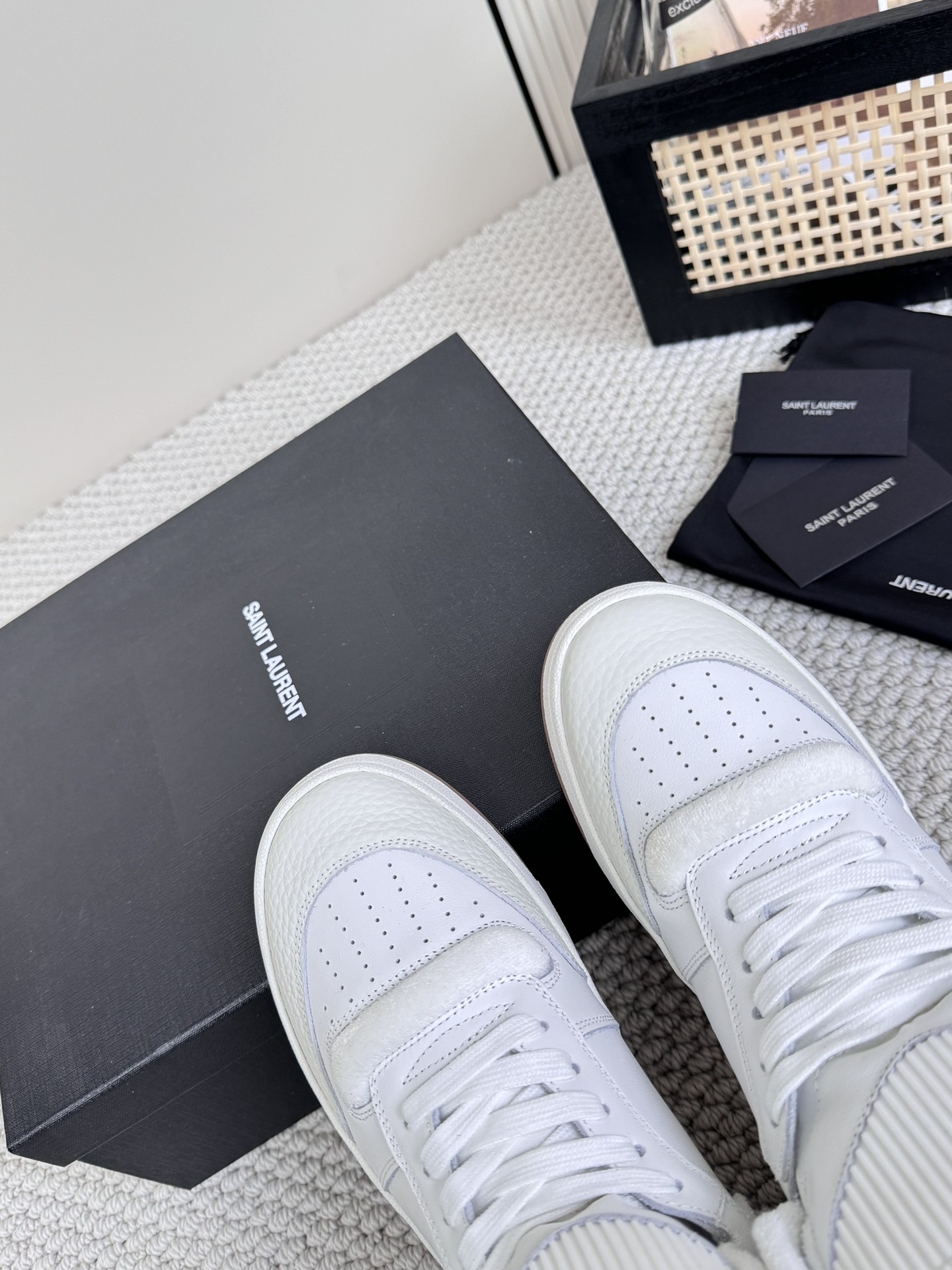 High-End Saint Laurent SL61 White Shoes with Unique Design and Comfort Features - 图片 8