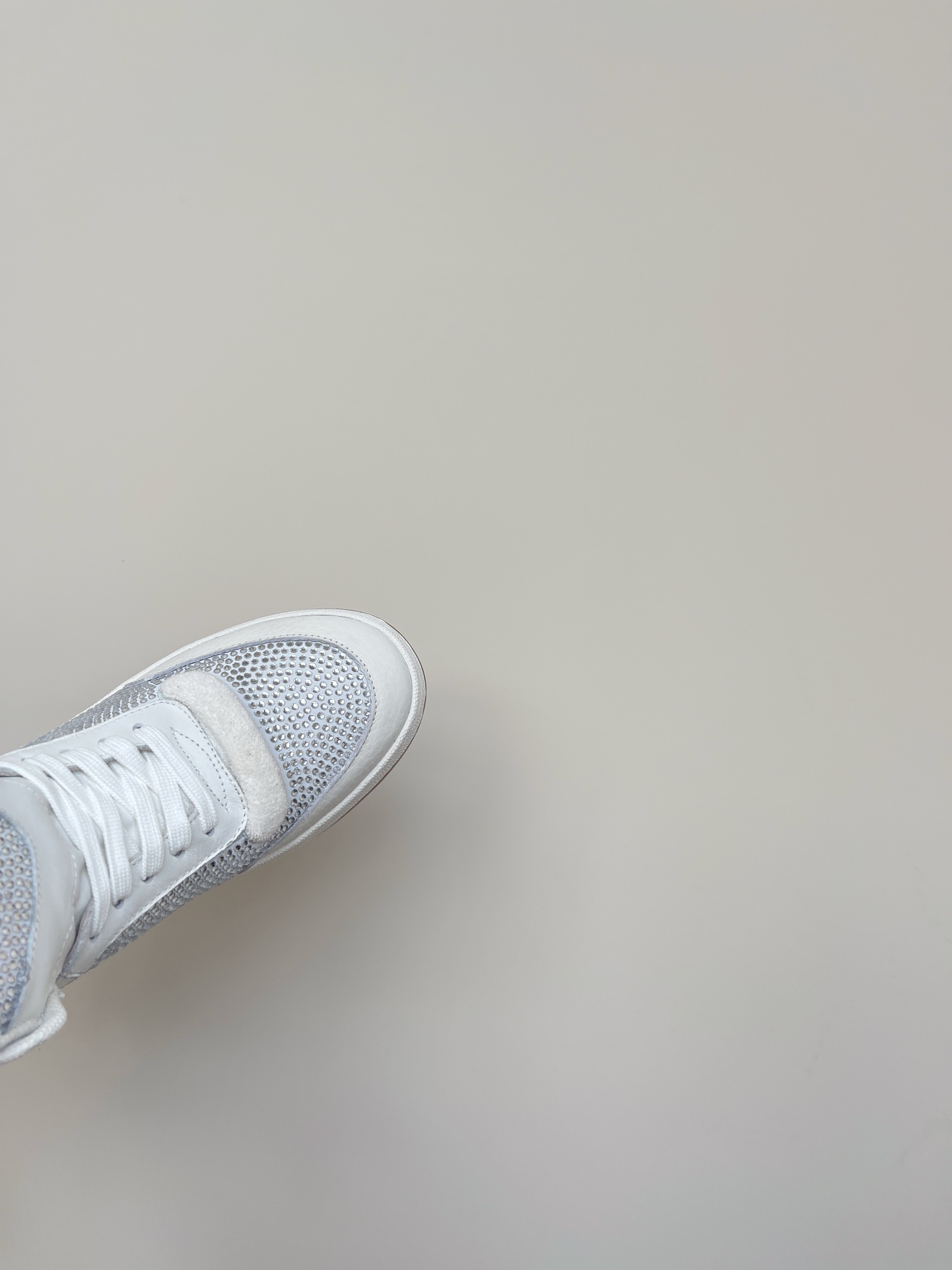 Booming White Shoes: Saint Laurent SL61 Retro Design with Comfortable Fit - 图片 7