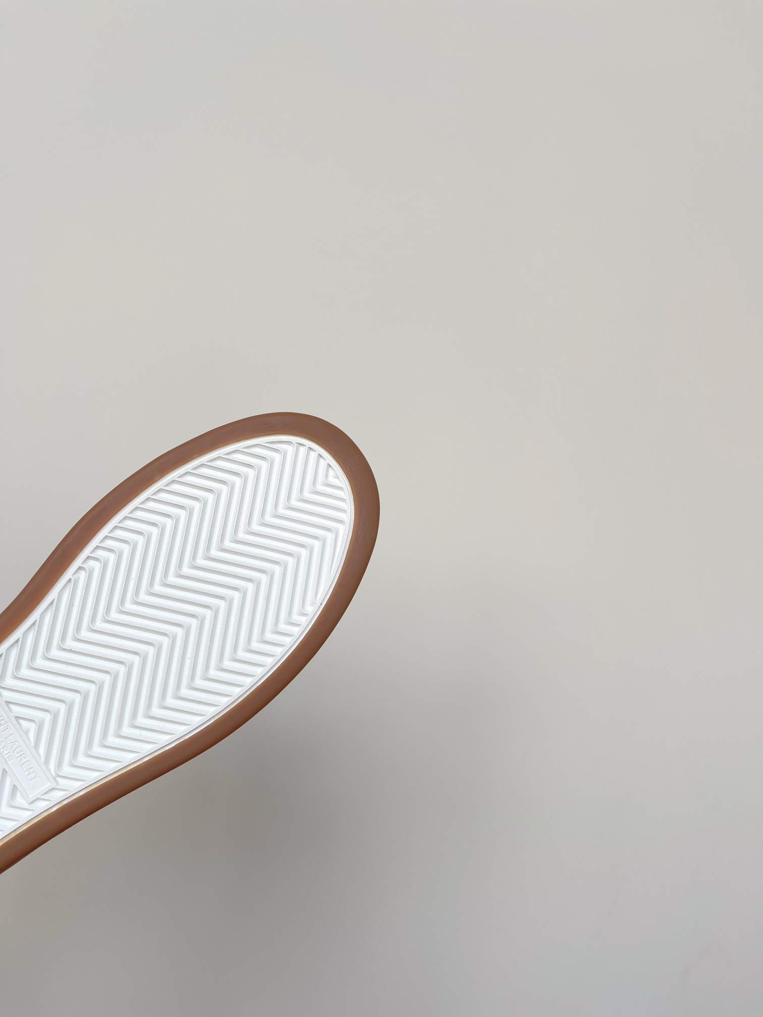 Booming White Shoes: Saint Laurent SL61 Retro Design with Comfortable Fit - 图片 9