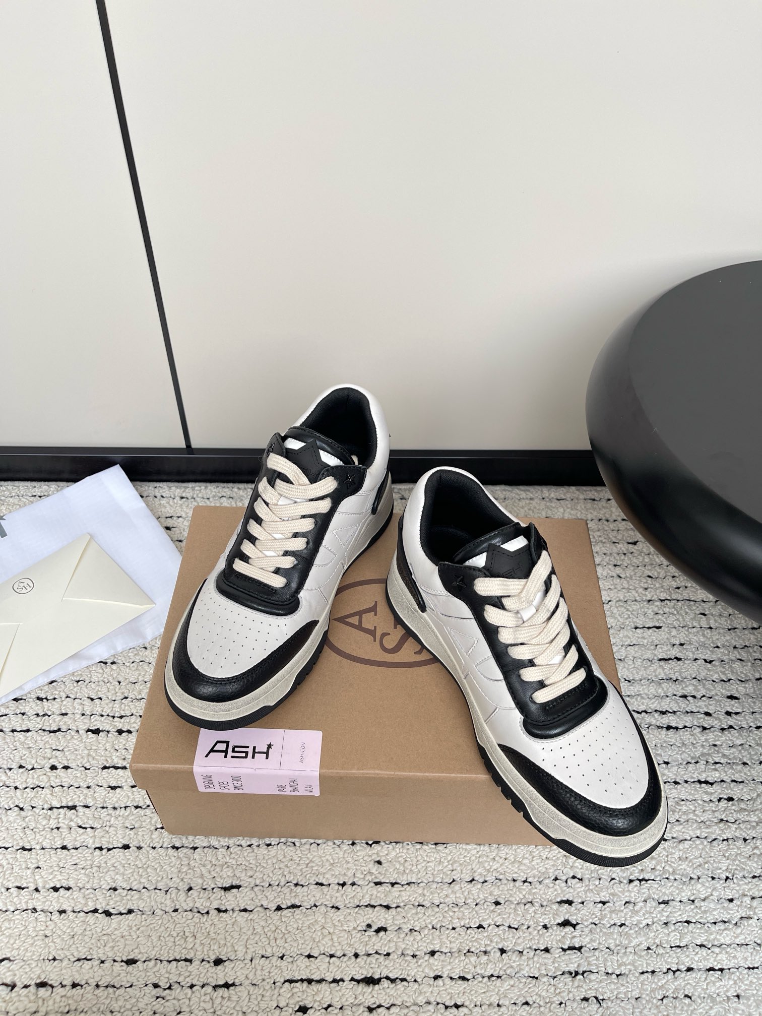 “825 ASH Ace 2024s: New White Sneakers with Comfy Soles for Small Feet” - 图片 2