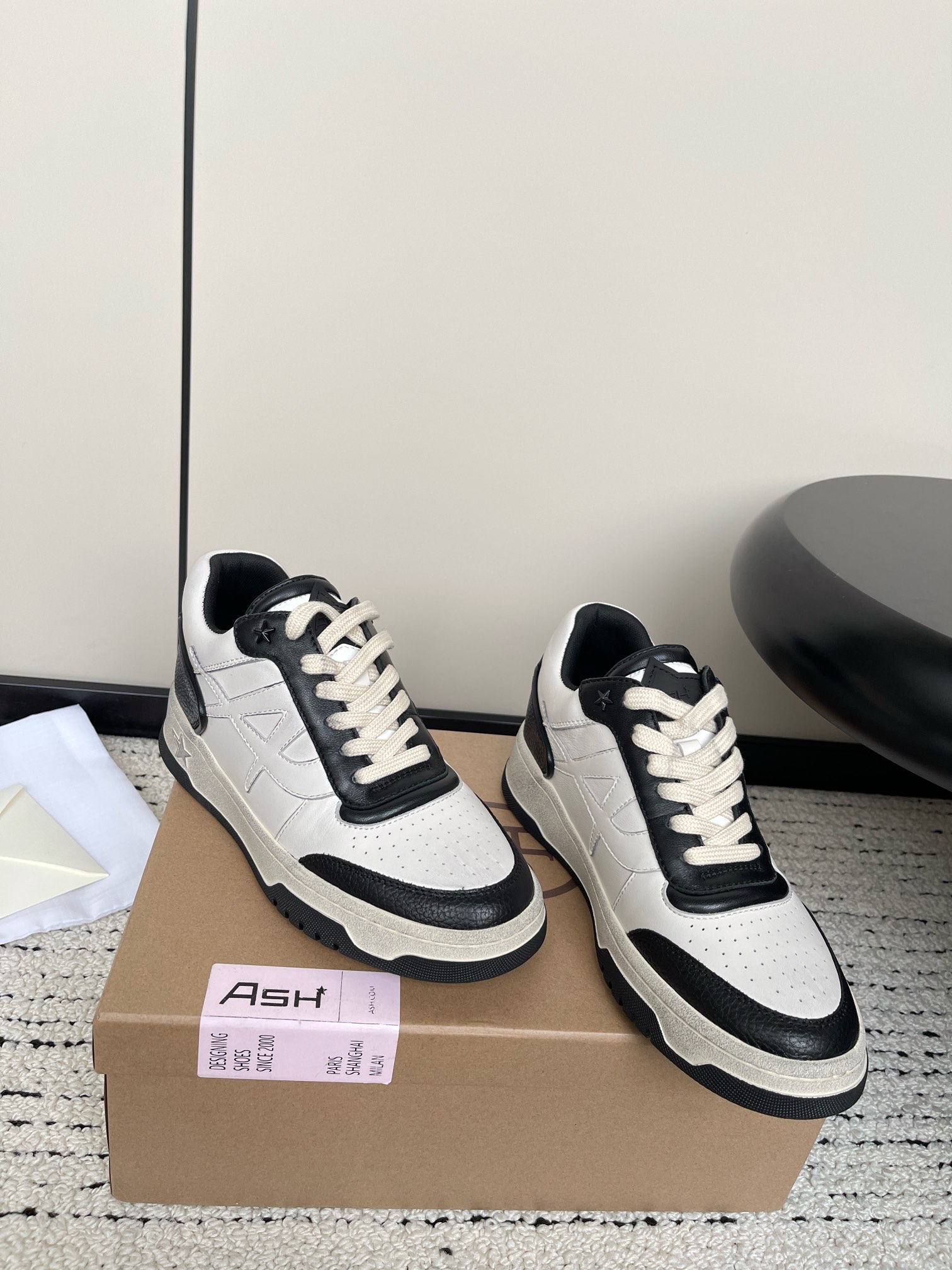 “825 ASH Ace 2024s: New White Sneakers with Comfy Soles for Small Feet” - 图片 4