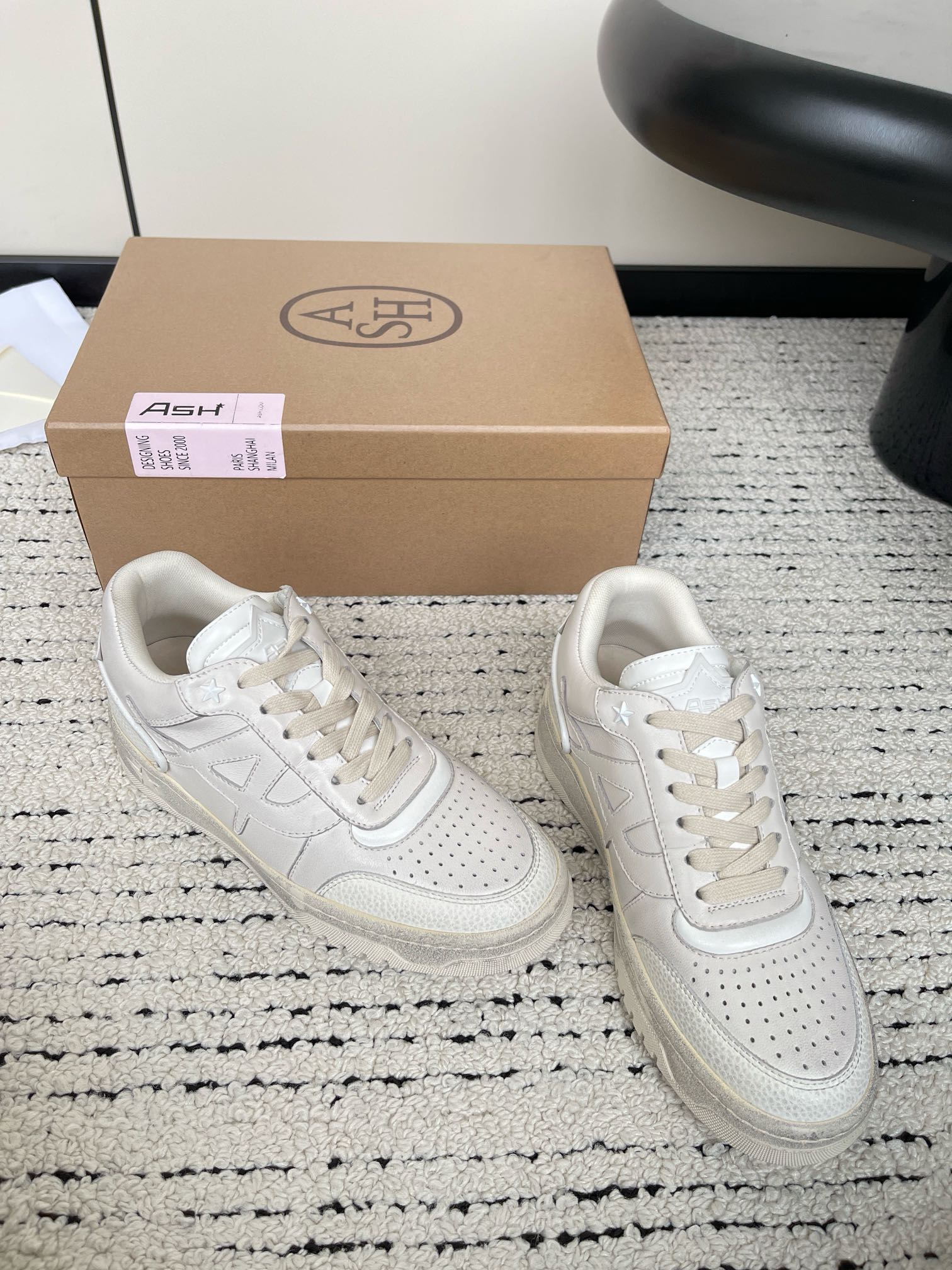 “825 ASH Ace 2024s: New White Sneakers with Comfy Soles for Small Feet” - 图片 6
