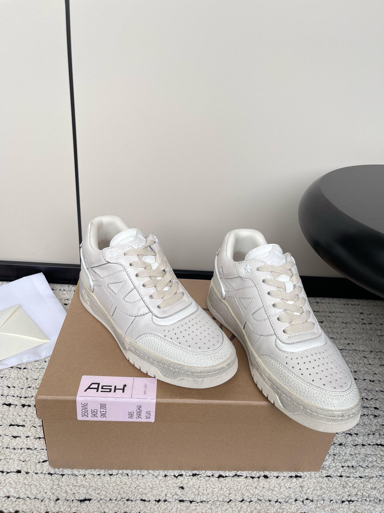 “825 ASH Ace 2024s: New White Sneakers with Comfy Soles for Small Feet” - 图片 3