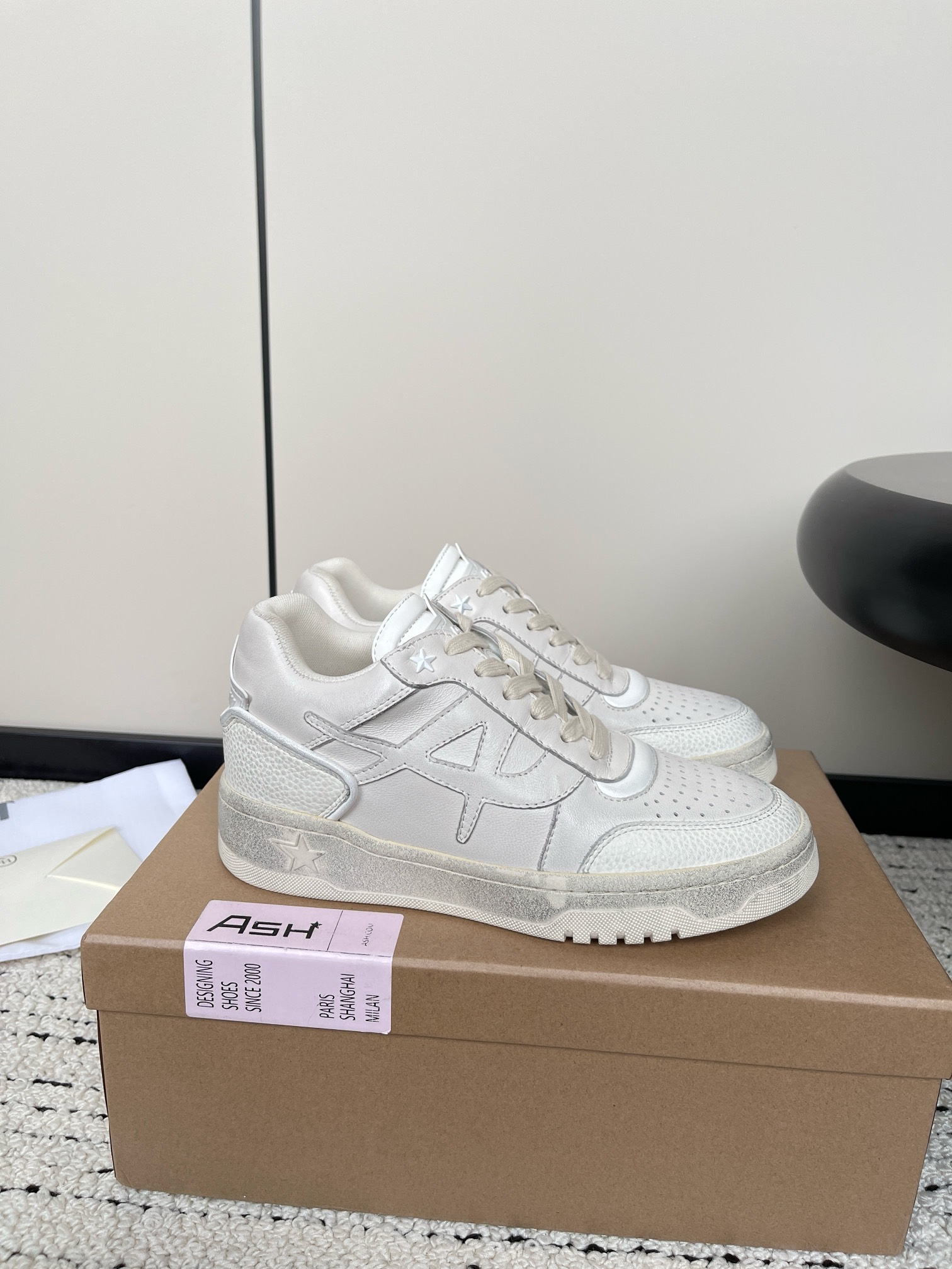 “825 ASH Ace 2024s: New White Sneakers with Comfy Soles for Small Feet” - 图片 4