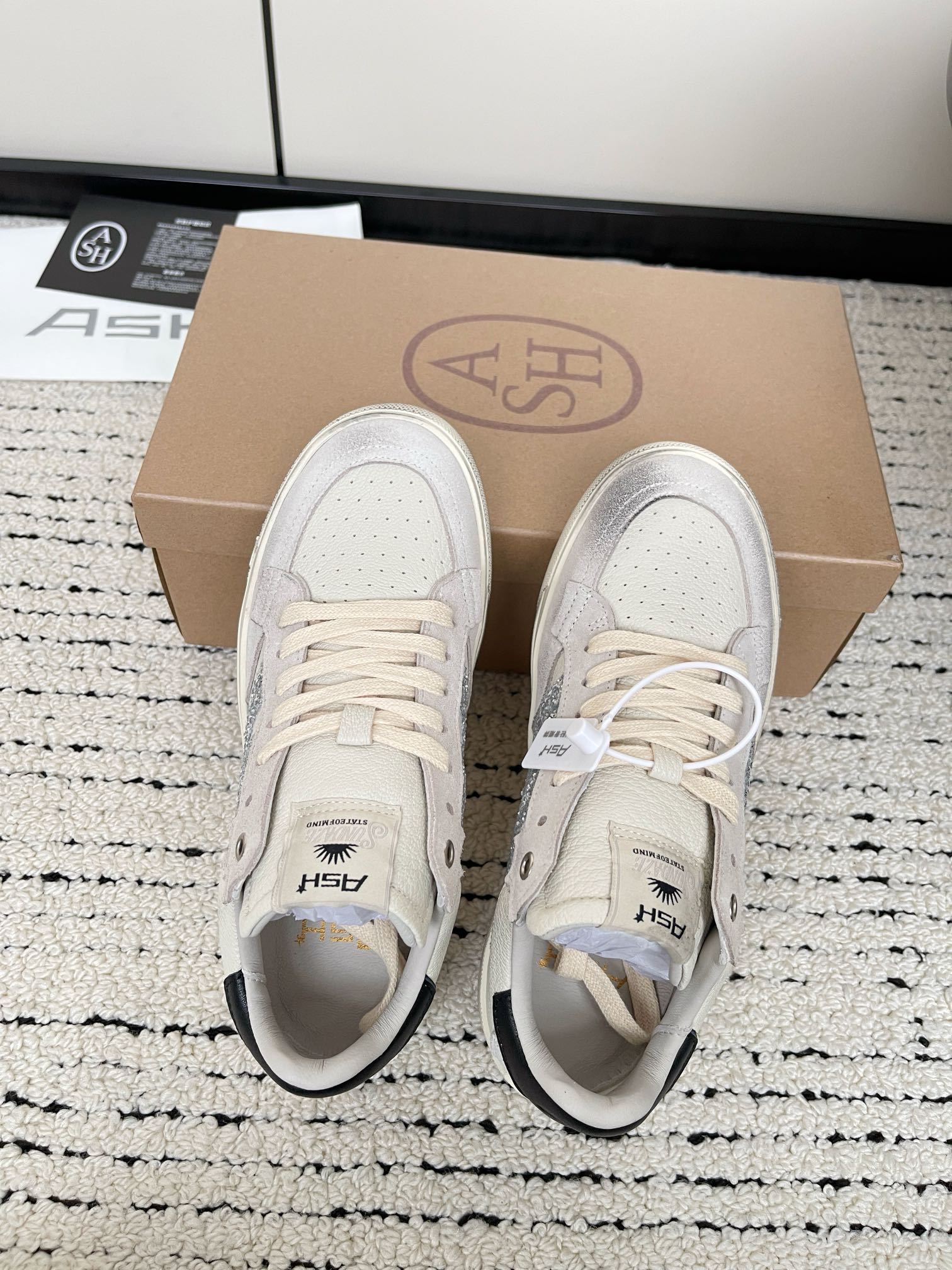 Moonlight Series Sneakers: Original, Handmade, Stylish Shoes for Women - 图片 6