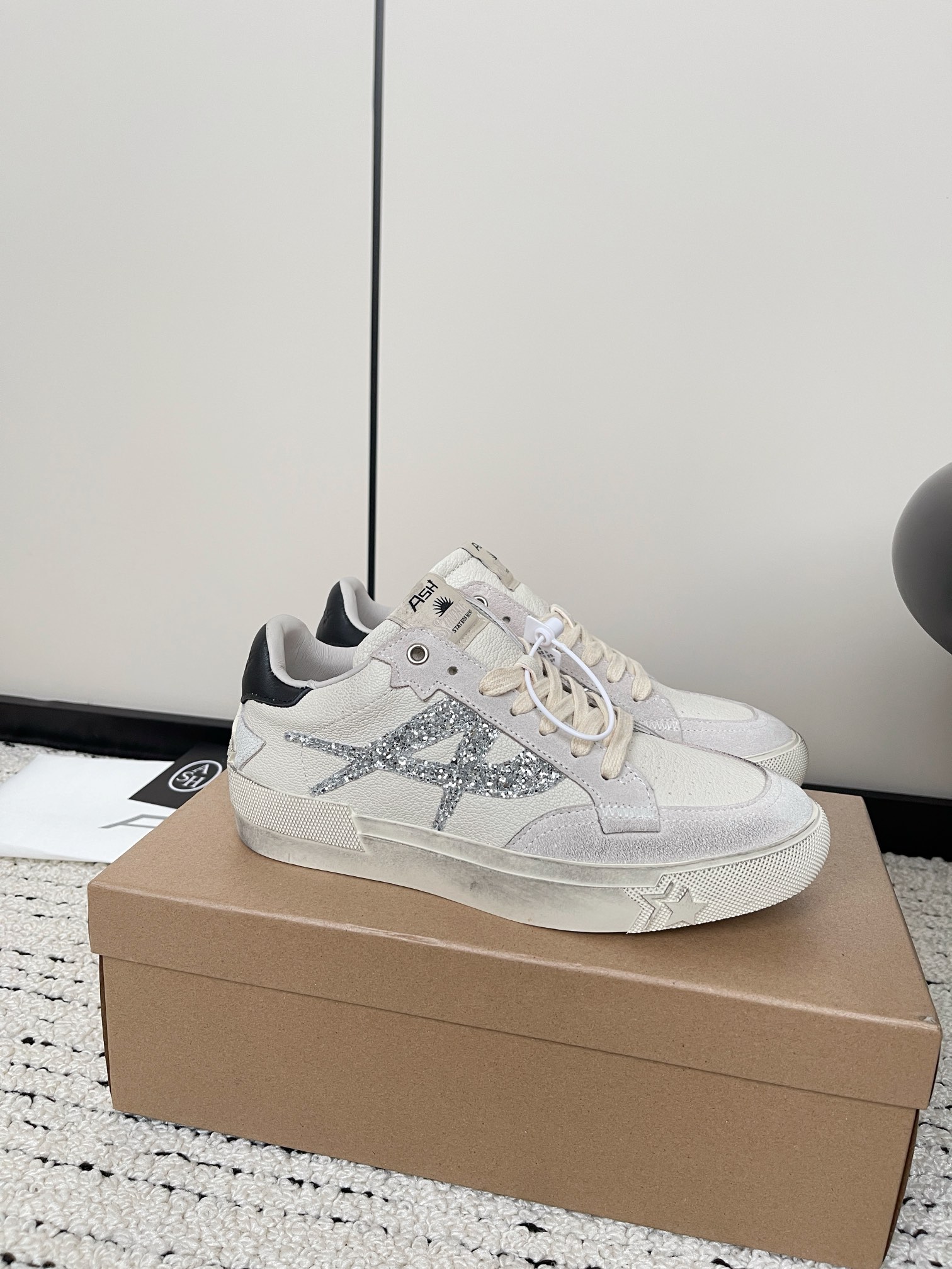 Moonlight Series Sneakers: Original, Handmade, Stylish Shoes for Women - 图片 5