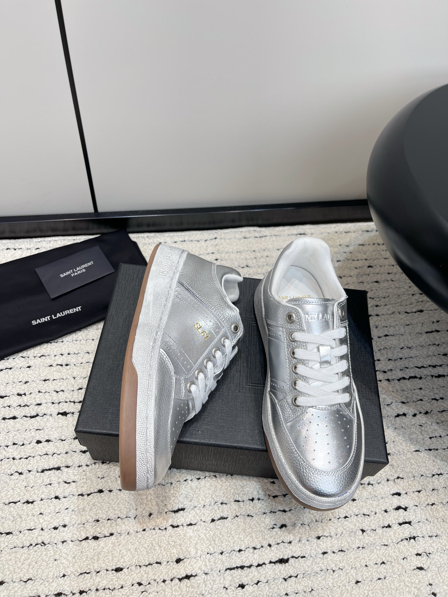 YSL-SL/61 Series Panda Color Sneakers in White Leather, Gold Details. - 图片 3