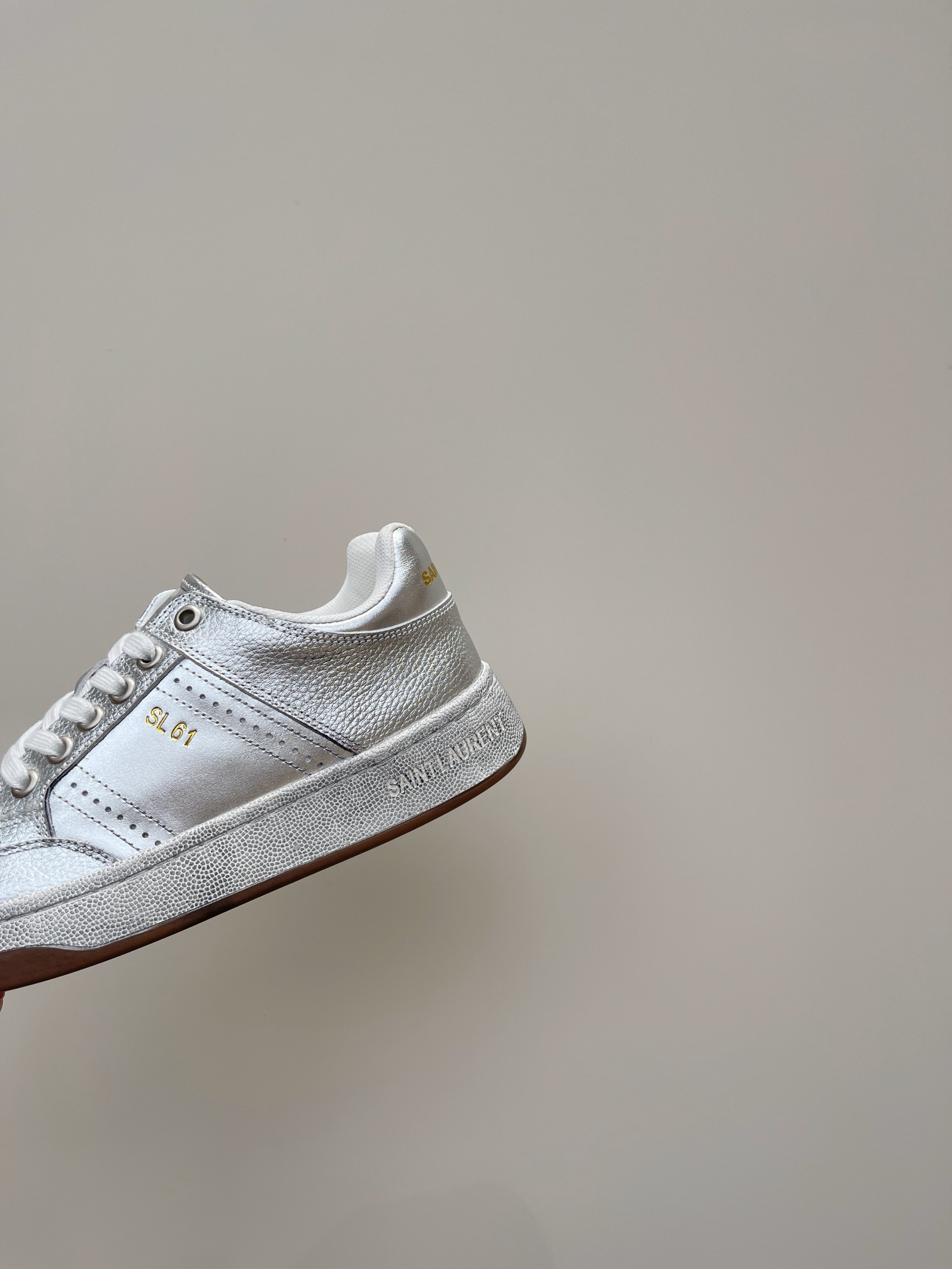 YSL-SL/61 Series Panda Color Sneakers in White Leather, Gold Details. - 图片 8