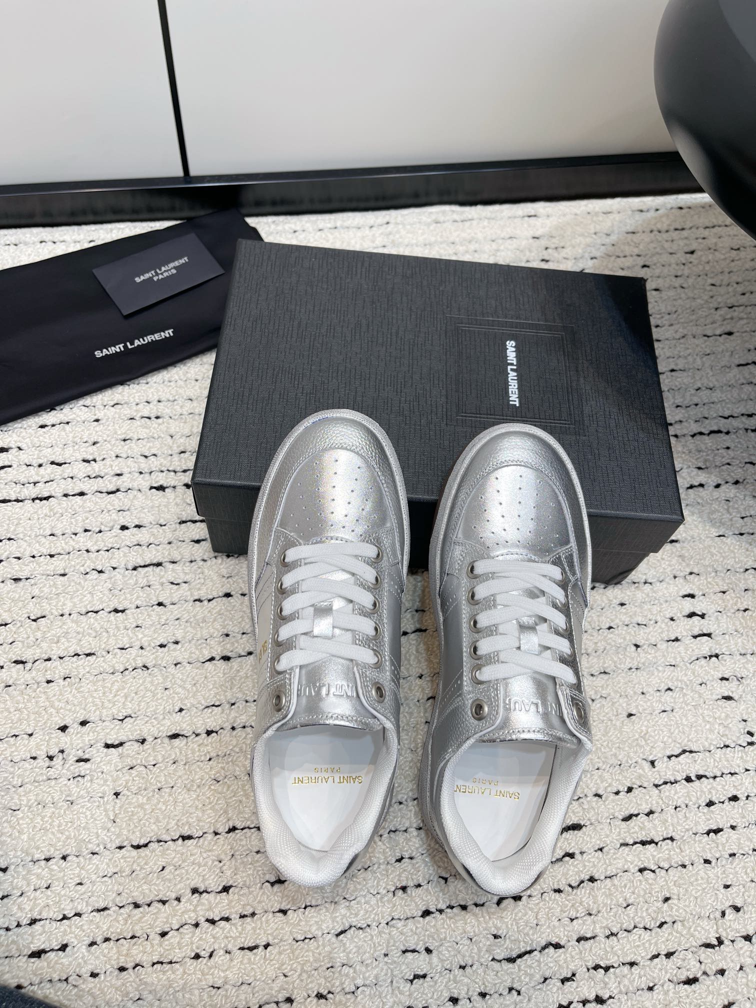 YSL-SL/61 Series Panda Color Sneakers in White Leather, Gold Details. - 图片 5