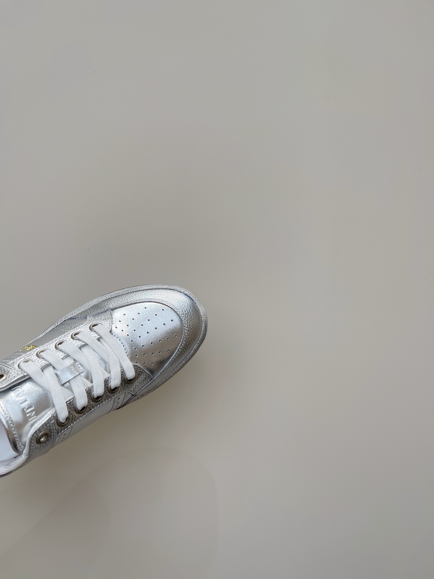 YSL-SL/61 Series Panda Color Sneakers in White Leather, Gold Details. - 图片 7