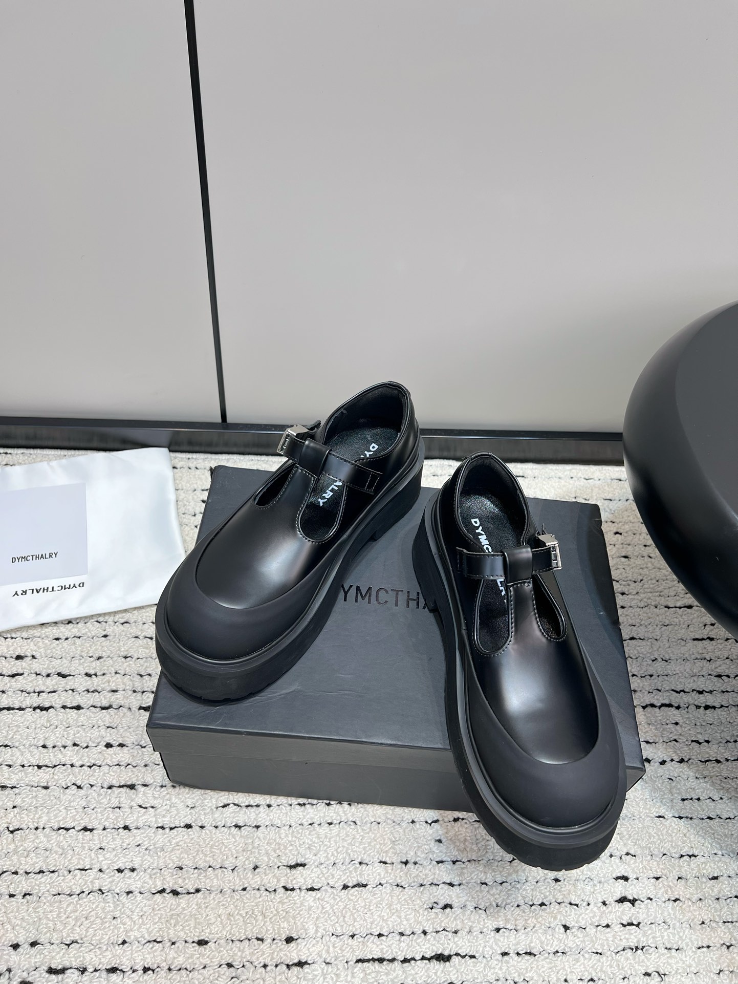 DYMONLATERY Designer’s 2024 Black Series Big Head Shoes: Luxury Comfort and Style - 图片 2
