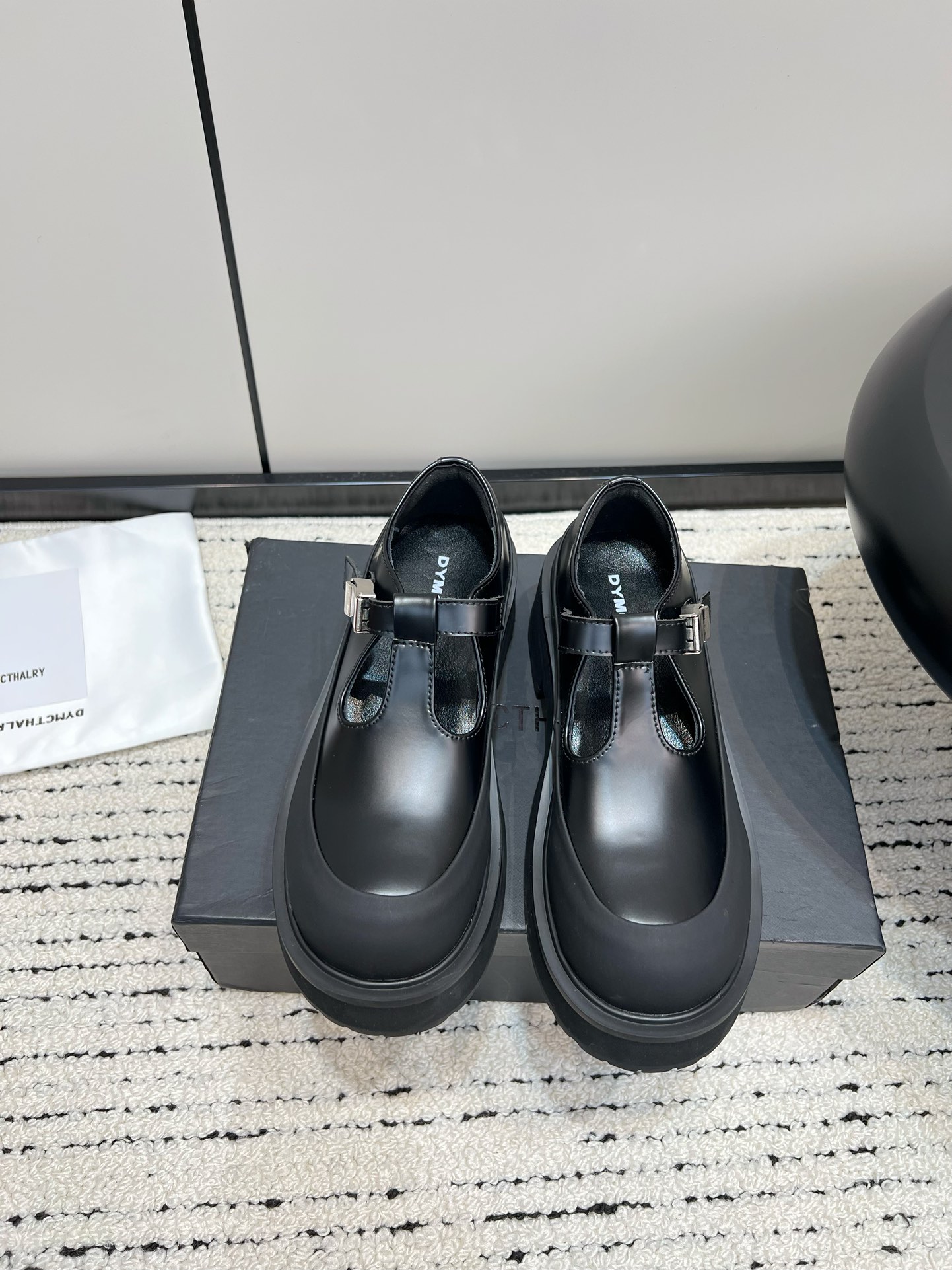 DYMONLATERY Designer’s 2024 Black Series Big Head Shoes: Luxury Comfort and Style - 图片 1