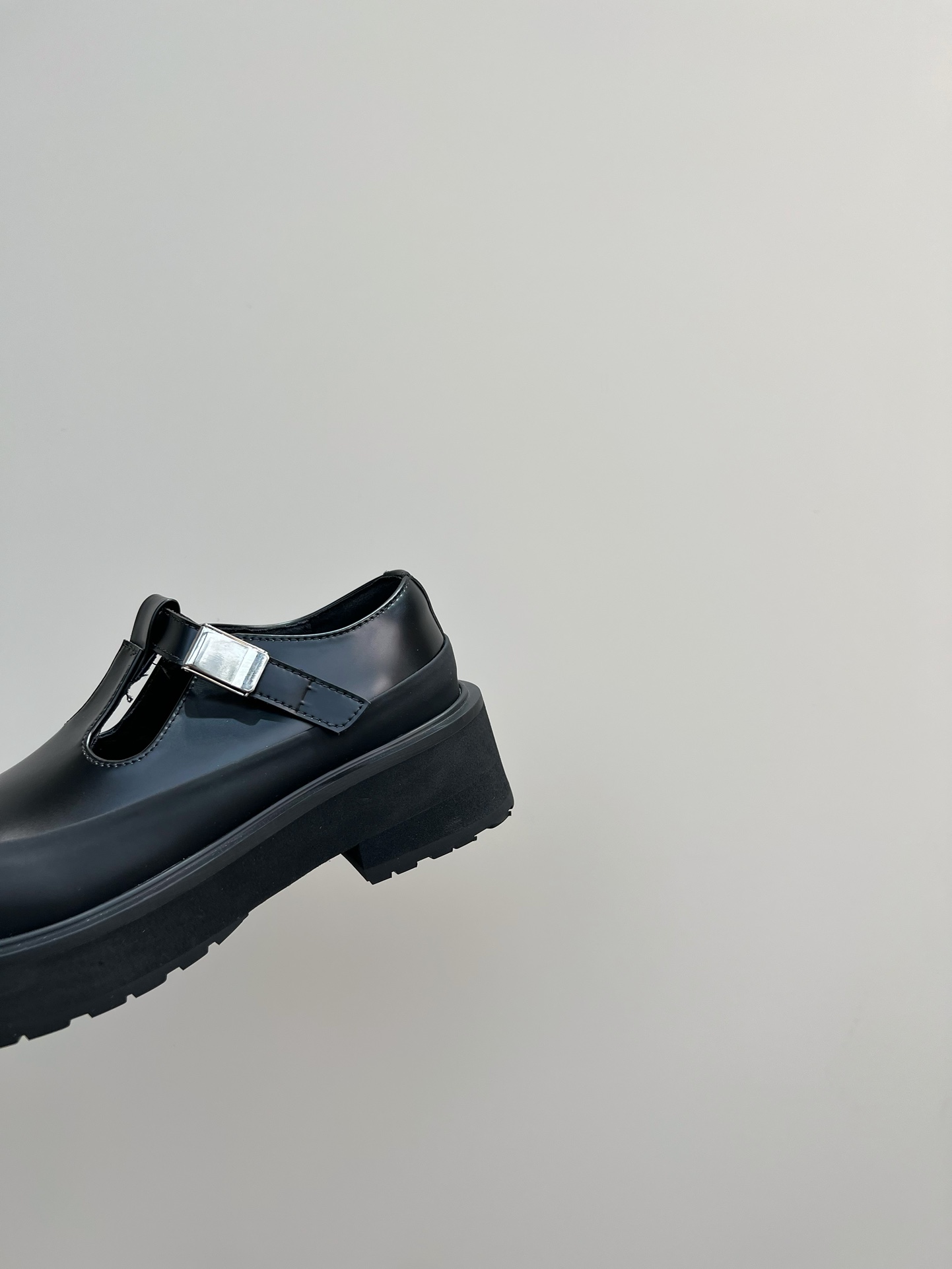 DYMONLATERY Designer’s 2024 Black Series Big Head Shoes: Luxury Comfort and Style - 图片 8
