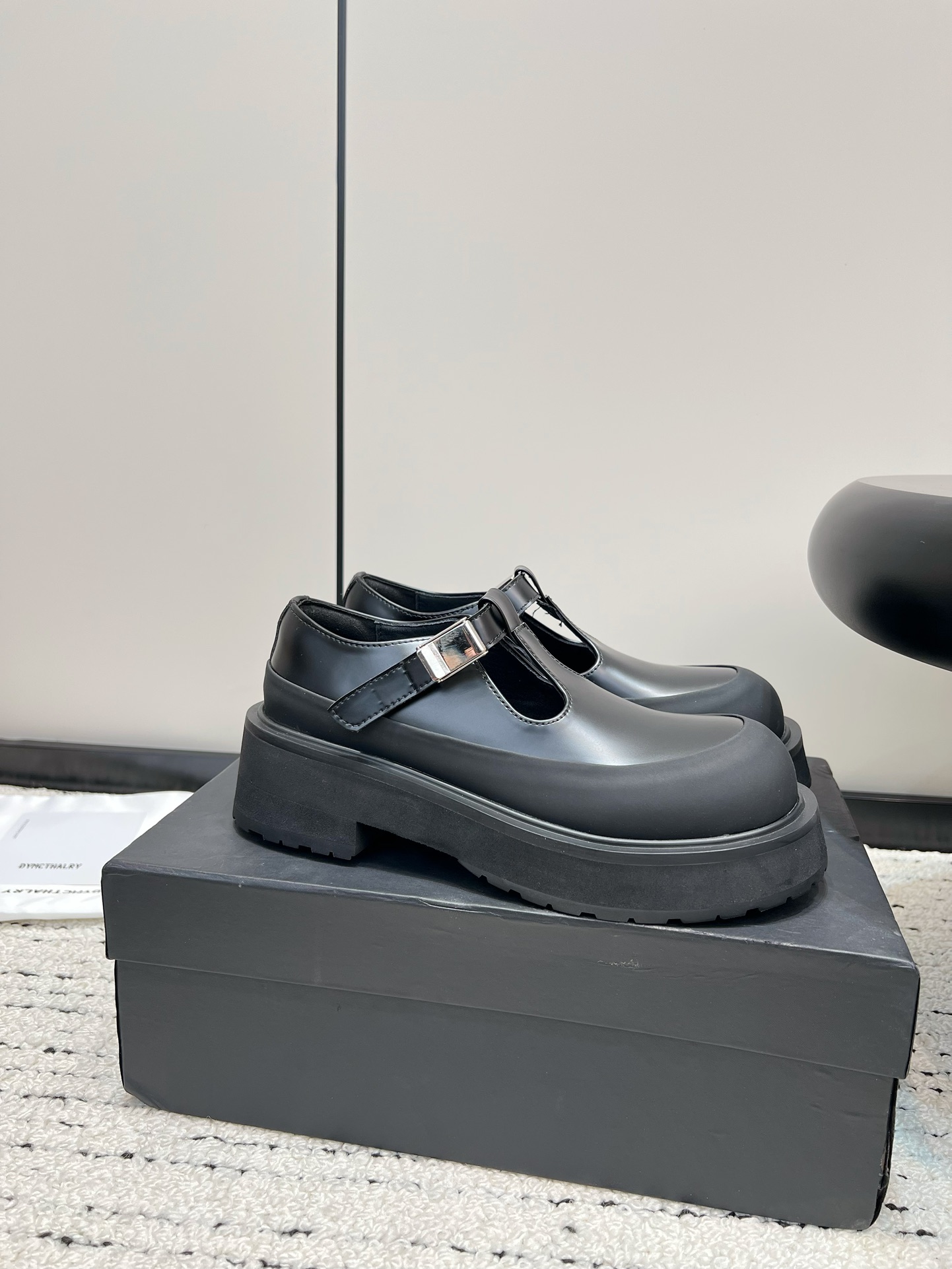 DYMONLATERY Designer’s 2024 Black Series Big Head Shoes: Luxury Comfort and Style - 图片 4