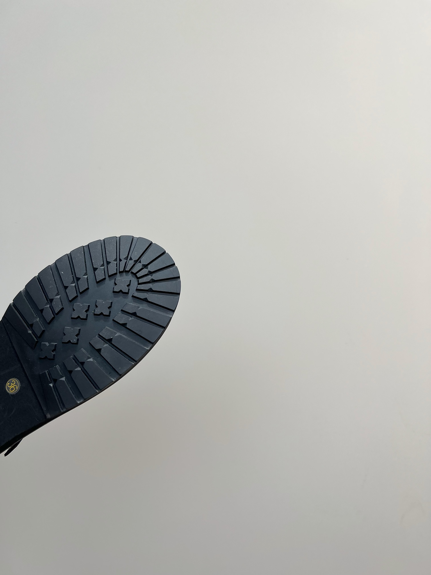 DYMONLATERY Designer’s 2024 Black Series Big Head Shoes: Luxury Comfort and Style - 图片 9