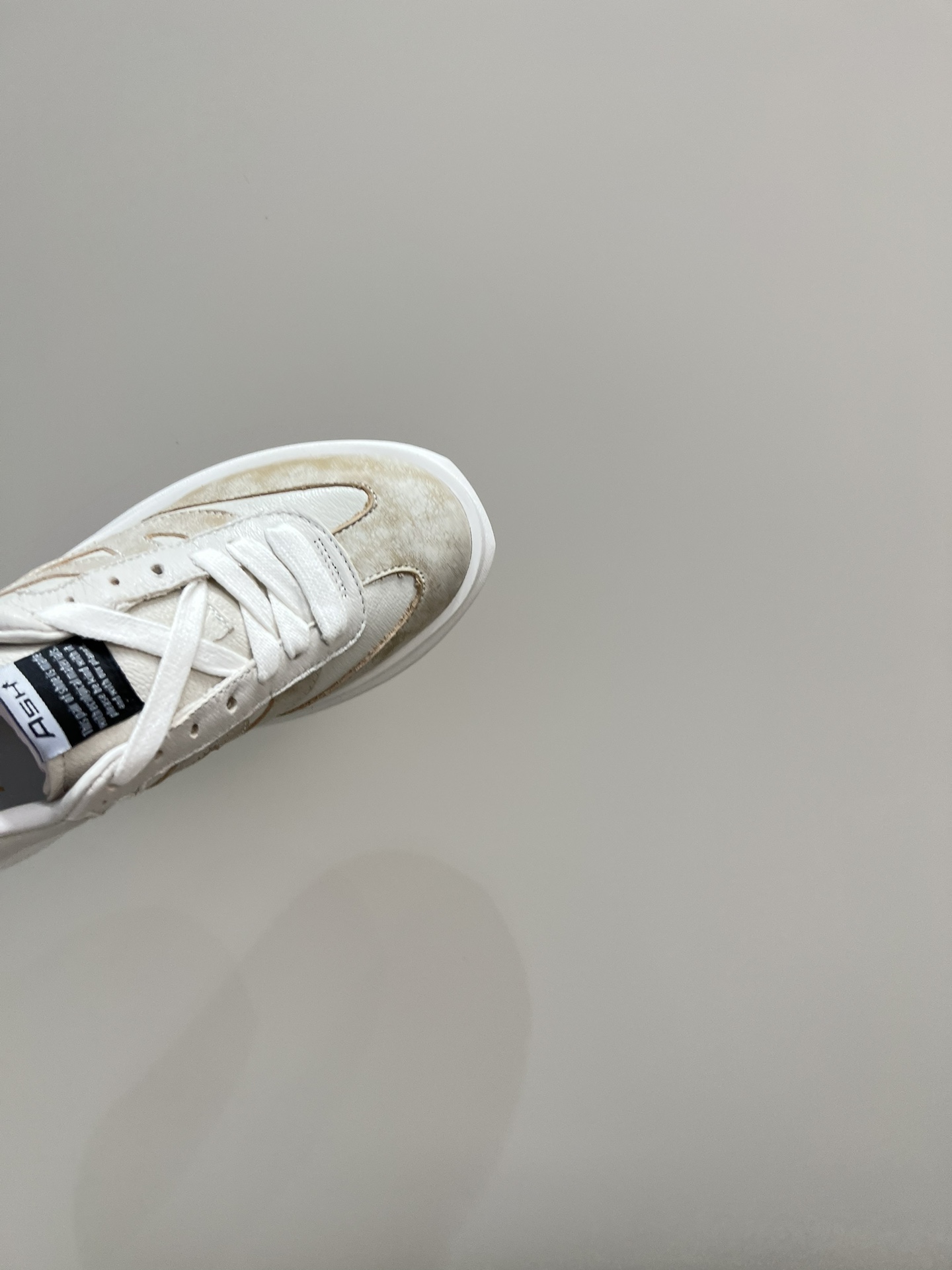 ASH New Retro White Sneakers with Thick Bottoms: Stylish and Comfortable Footwear - 图片 7