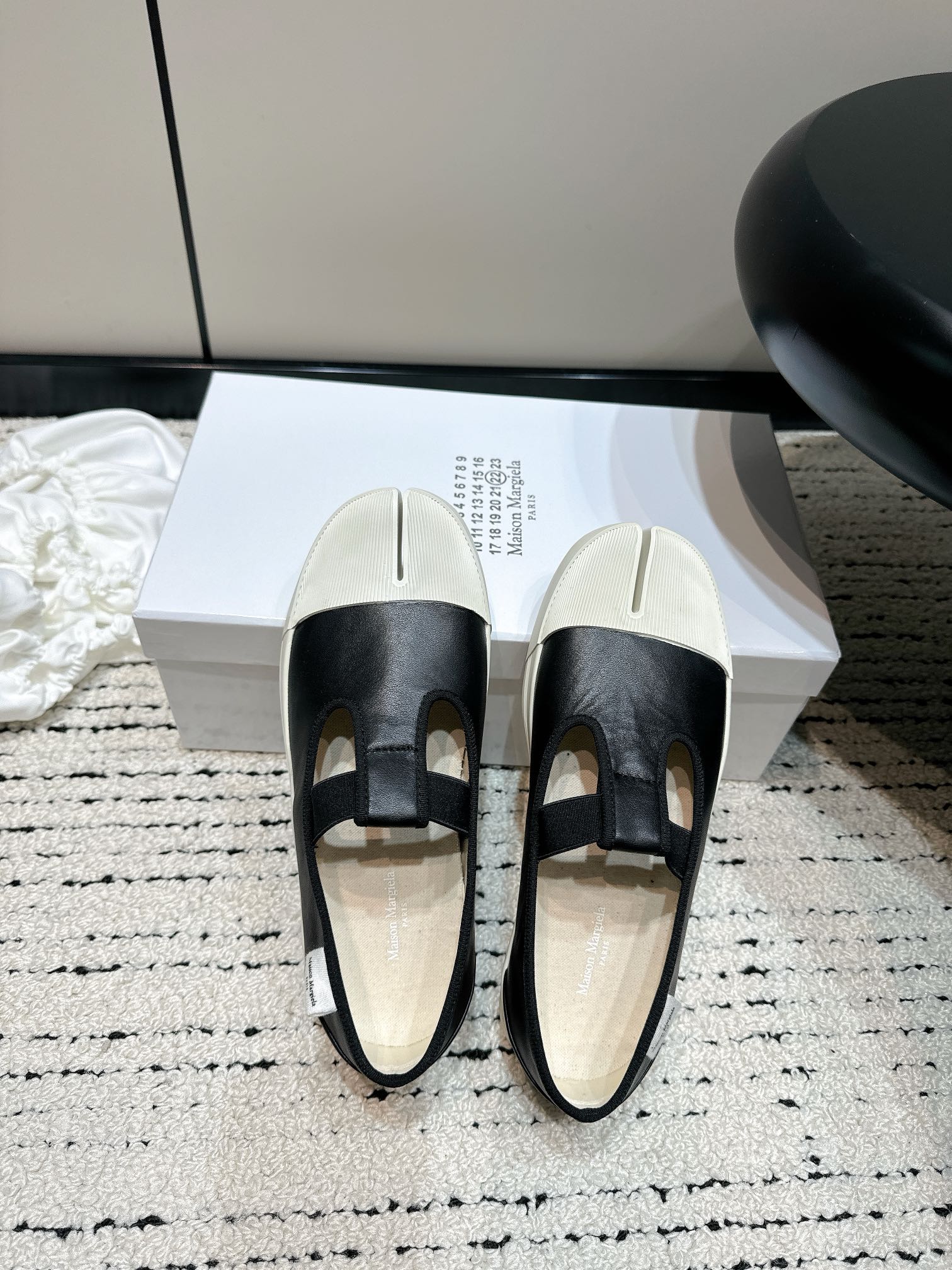 마르지엘라 갈라진 앞코 스트랩 가죽 스니커즈 9086 상세 이미지 5