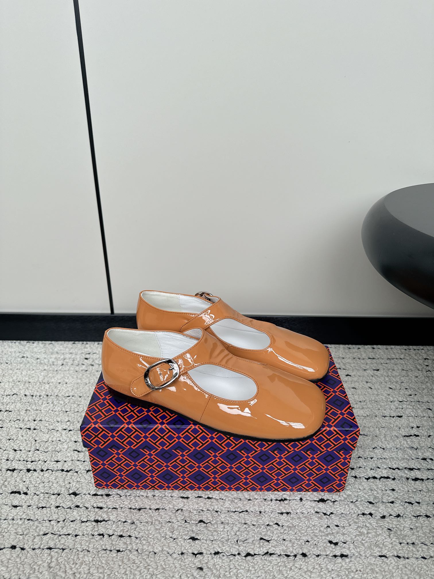 Tory Burch 2024 Shoe Collection: Sheepskin Ballet Flats with Real Leather Sole - 图片 4