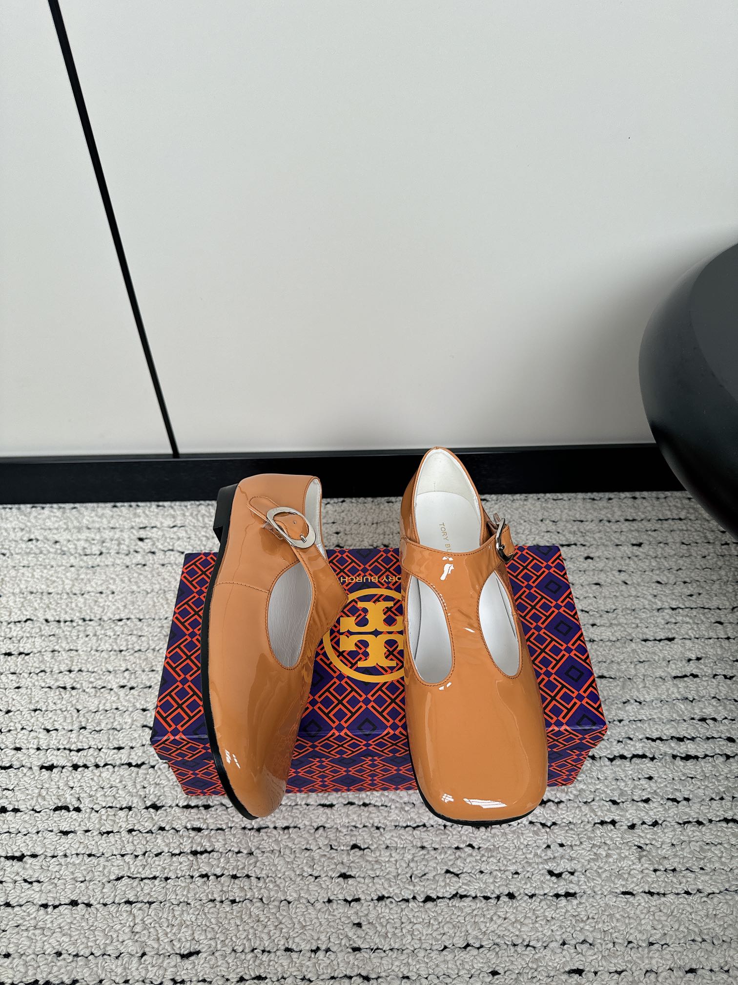 Tory Burch 2024 Shoe Collection: Sheepskin Ballet Flats with Real Leather Sole - 图片 3