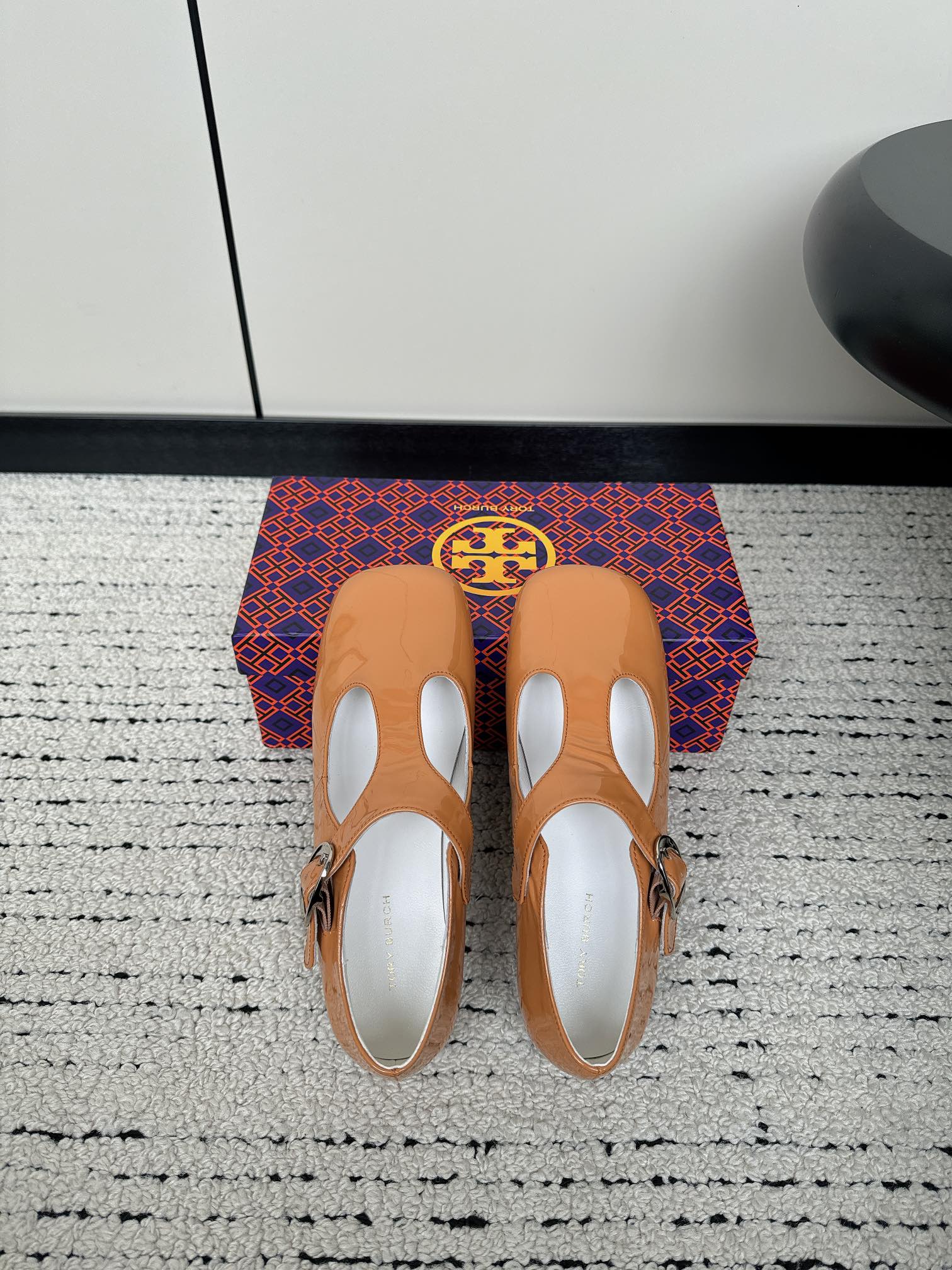 Tory Burch 2024 Shoe Collection: Sheepskin Ballet Flats with Real Leather Sole - 图片 6