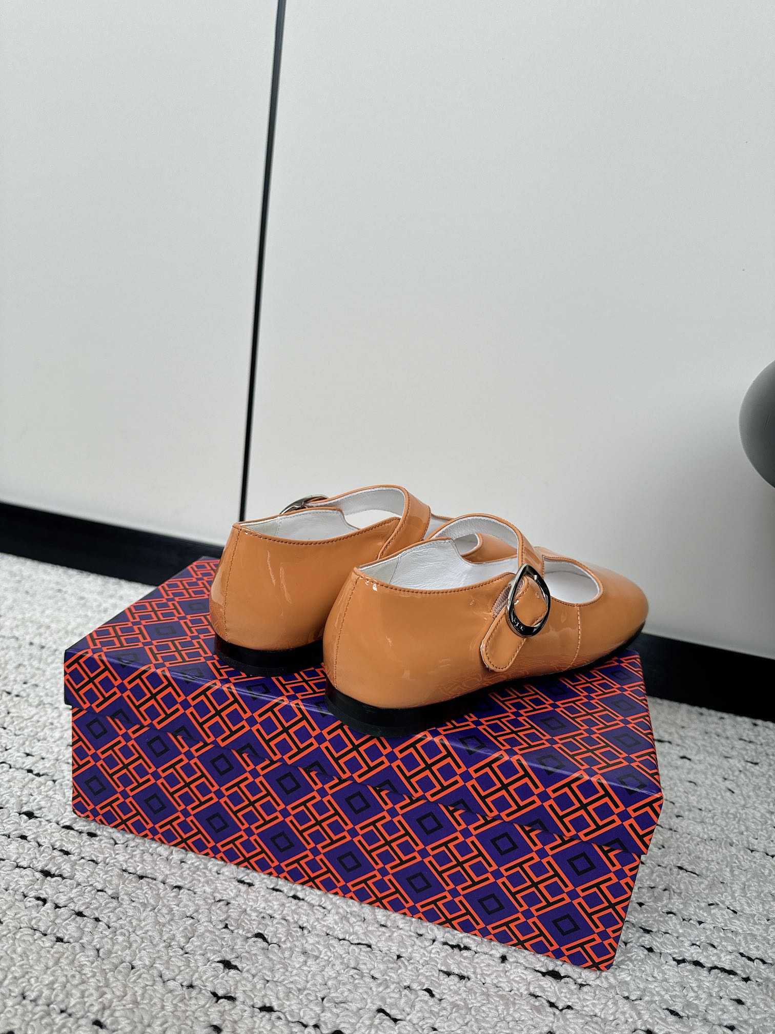 Tory Burch 2024 Shoe Collection: Sheepskin Ballet Flats with Real Leather Sole - 图片 5