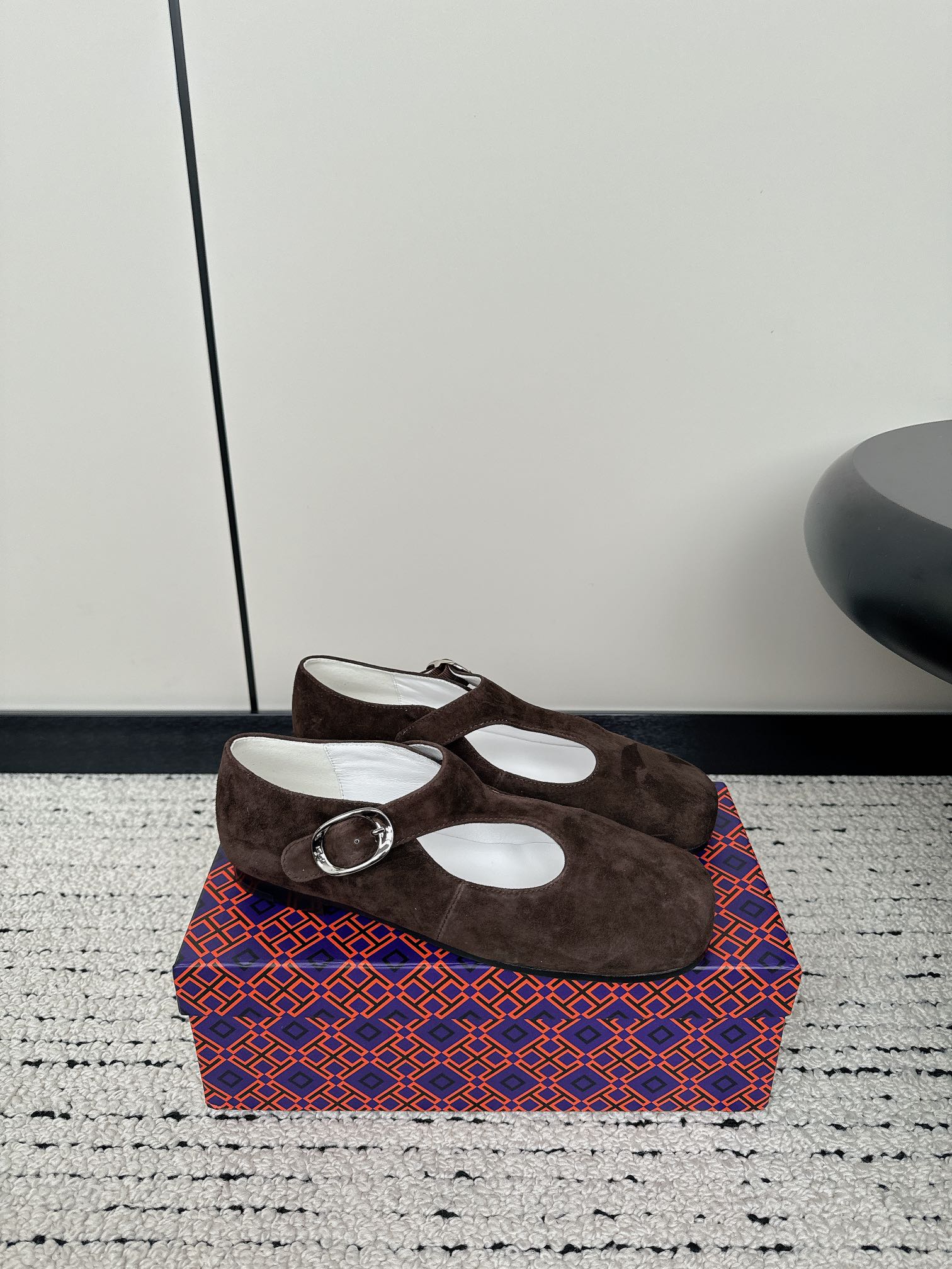Tory Burch 2024 Shoe Collection: Luxe Ballet Flats in Sheepskin and Leather - 图片 4