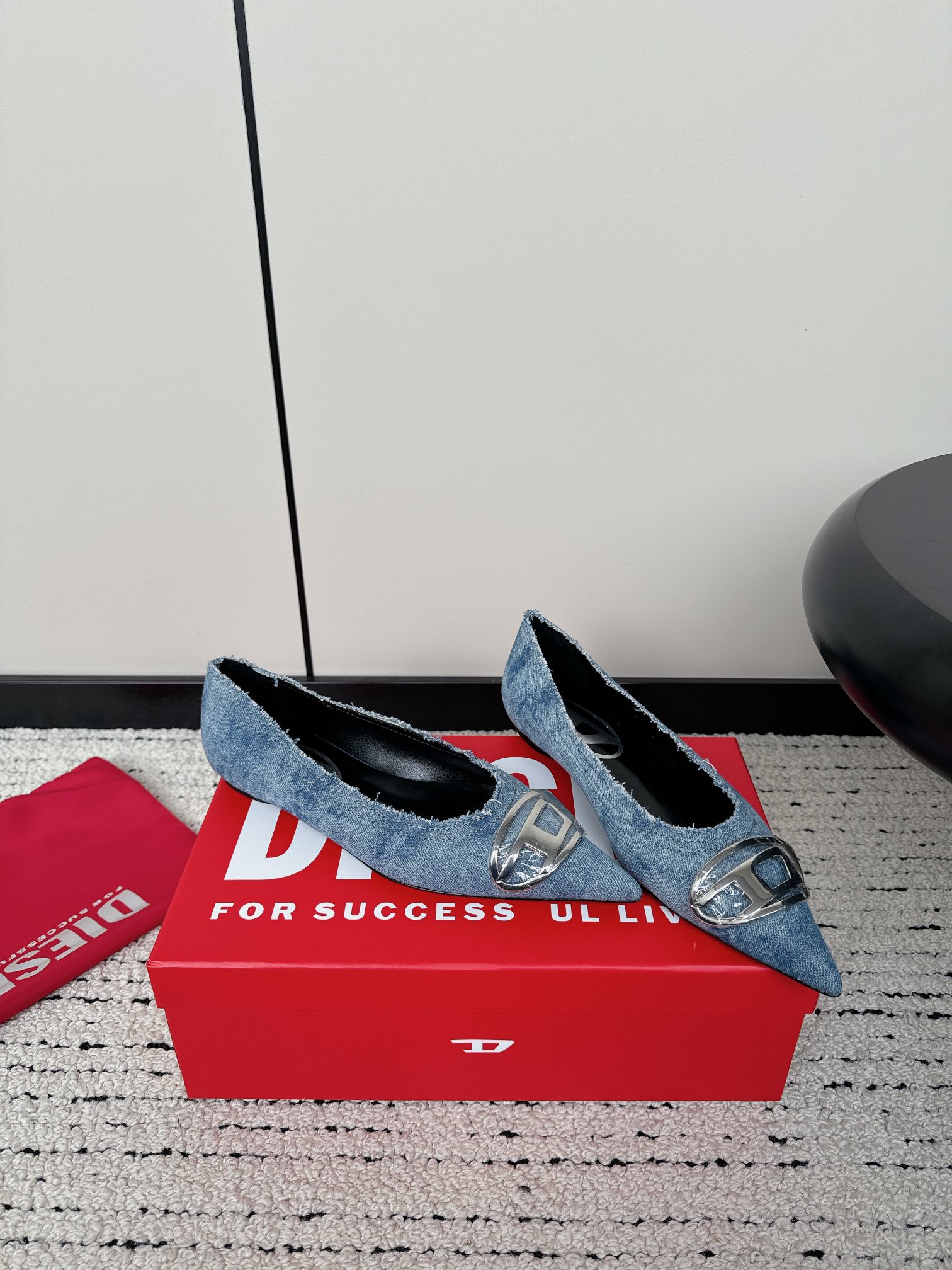 Trendy Diesel Clothing and Footwear for Spring and Summer - 图片 2