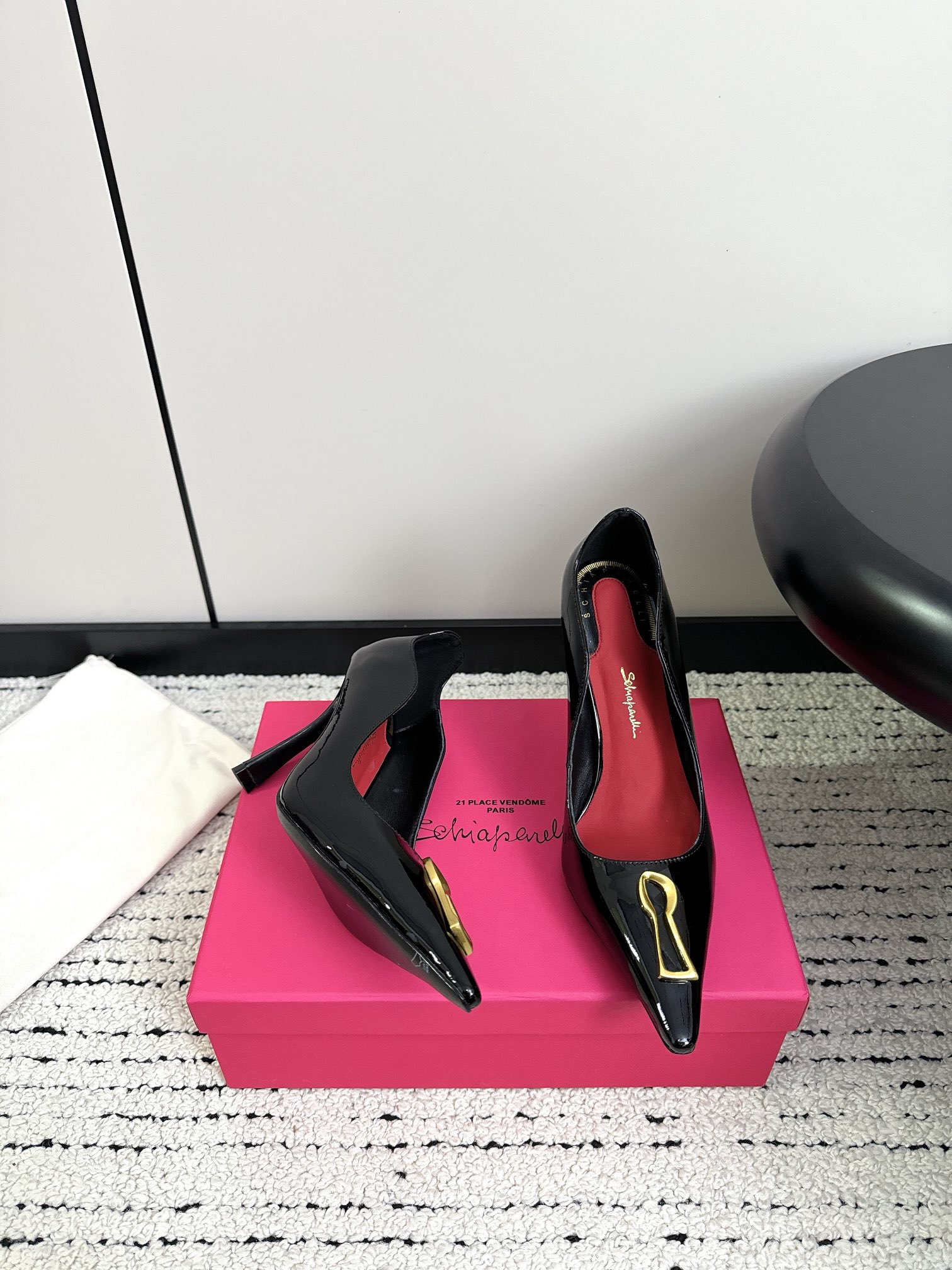 Fashion Icon: Elsa Schiaparelli’s Unique Shoe Designs - 图片 3