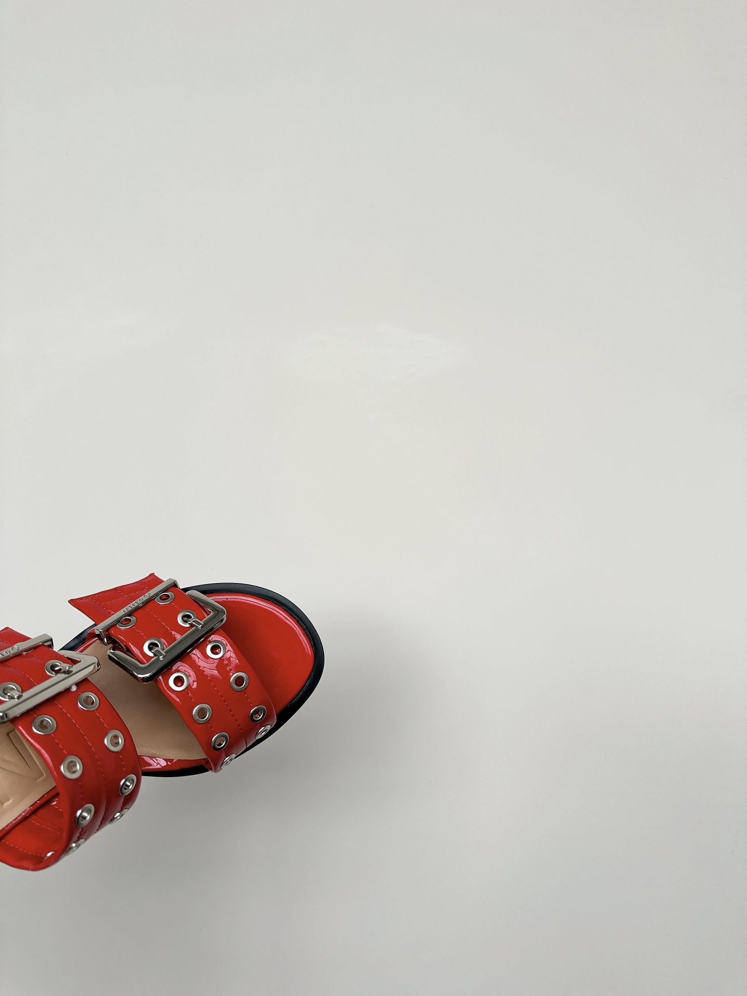 Ganni Summer Collection: Round Head Slippers with Belt Buckle, Unique Vision. - 图片 8