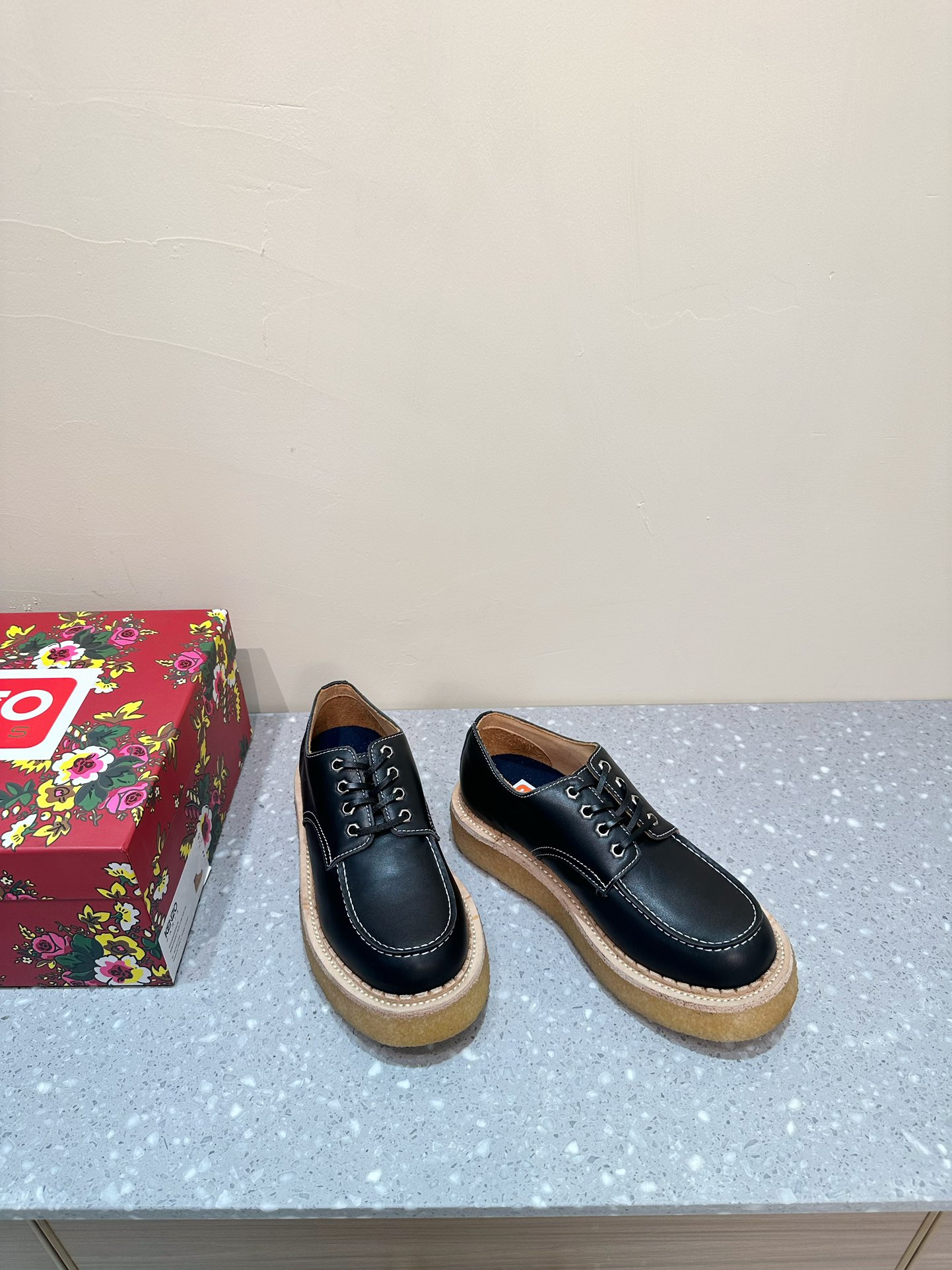 KENZO Leaf Shoes: Unisex Kangaroo Shoes with Thick Bottom Bands and Geisha-Inspired Design - 图片 3