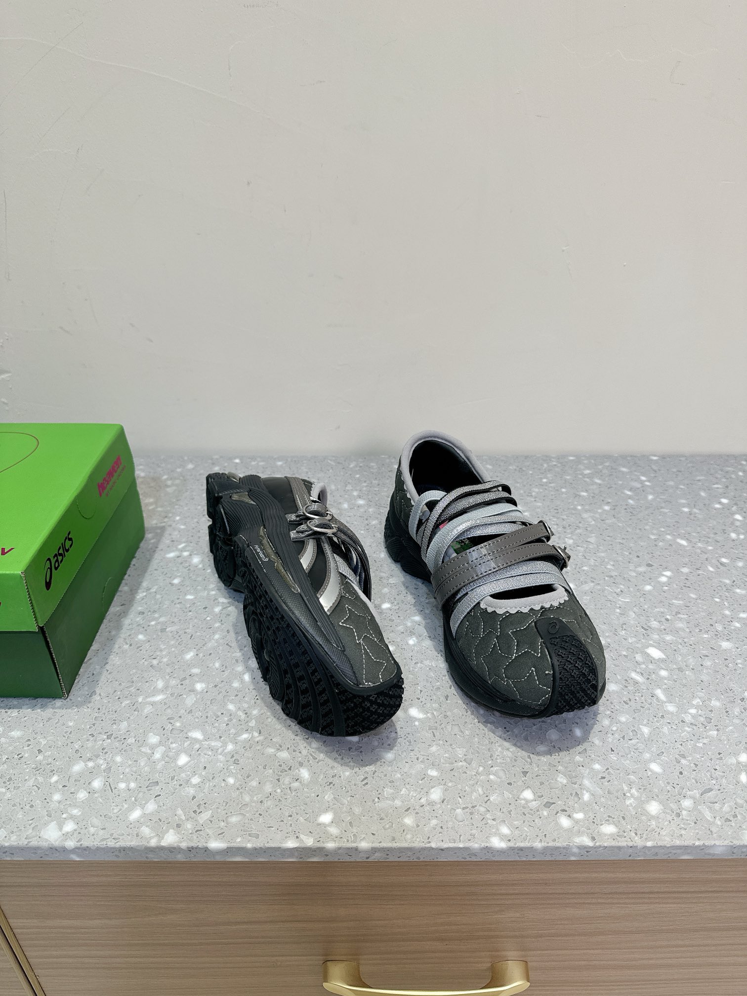 High Demand for Kiko Kostadinov x ASICS Triangular Cooperation Shoes - 图片 3
