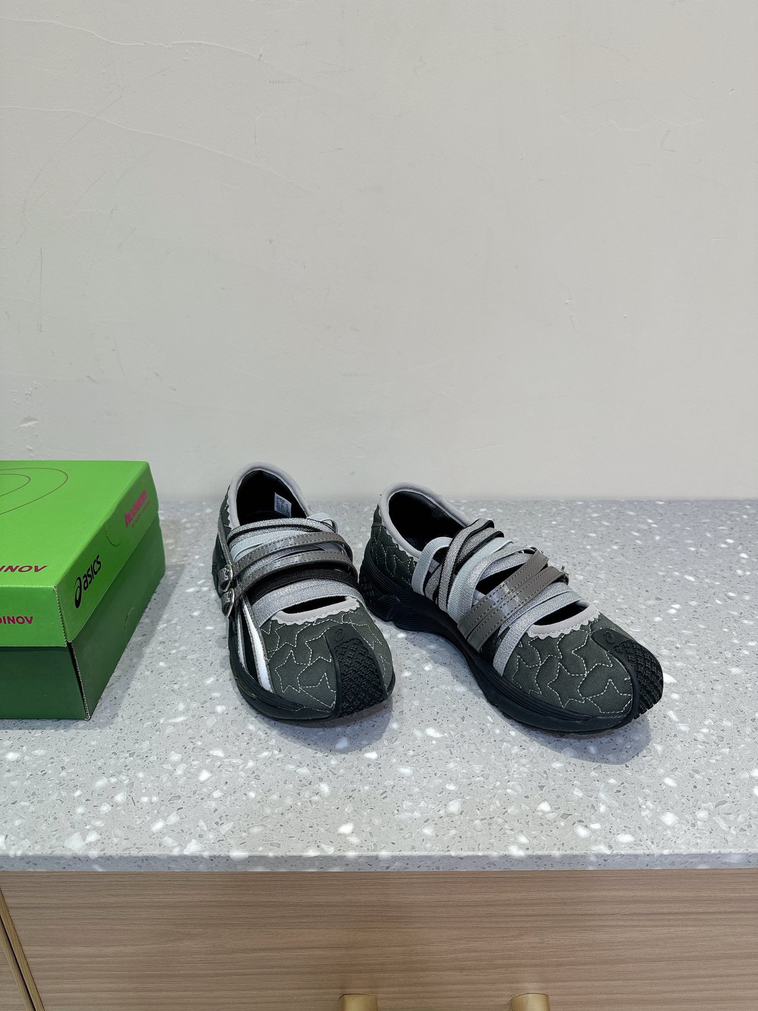 High Demand for Kiko Kostadinov x ASICS Triangular Cooperation Shoes - 图片 4