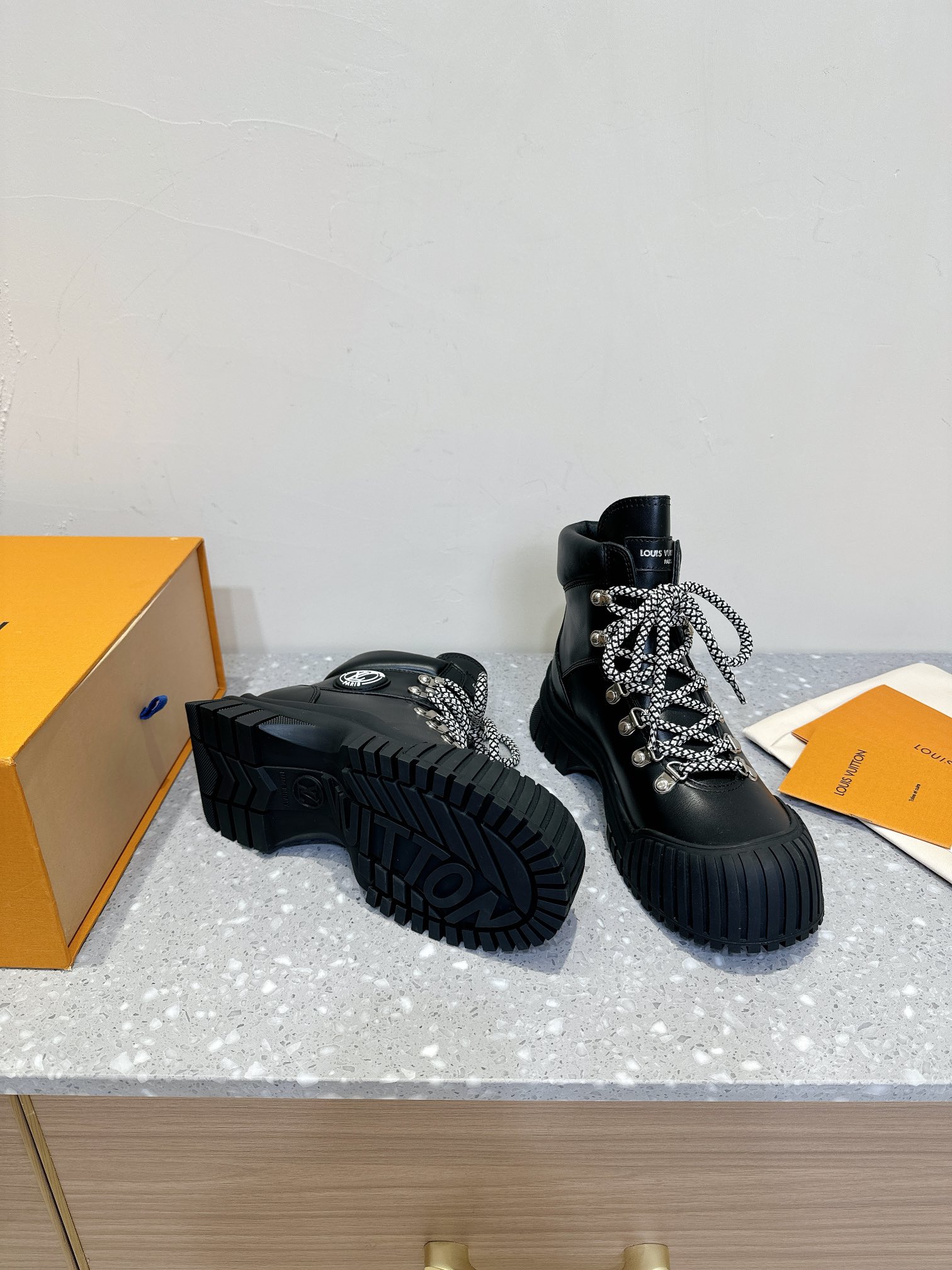 路易威登 Louis Vuitton 经典高奢皮鞋鞋履高跟鞋 #DF1E1394 2
