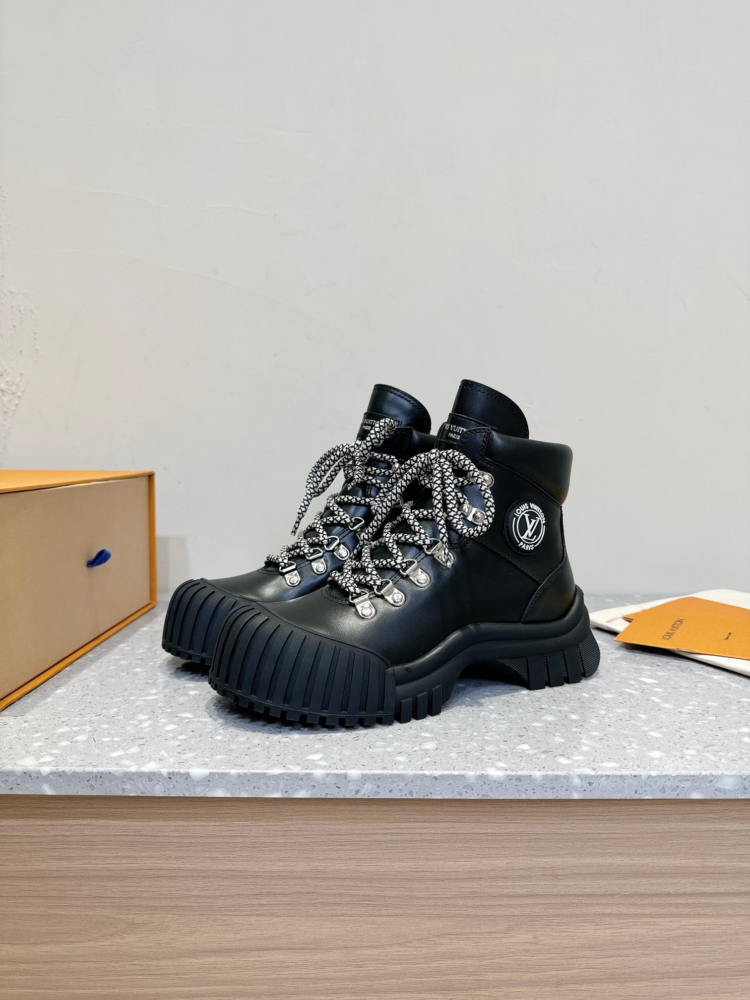 路易威登 Louis Vuitton 经典高奢皮鞋鞋履高跟鞋 #DF1E1394 3