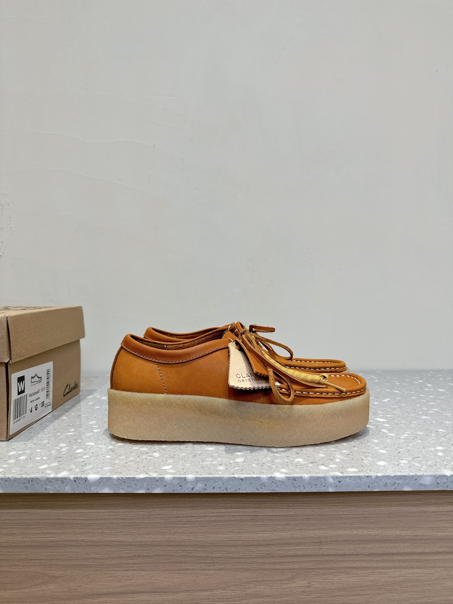 “Review: Clarks Kangaroo Shoes, Retro Style with Quality Materials and Global Appeal” - 图片 5