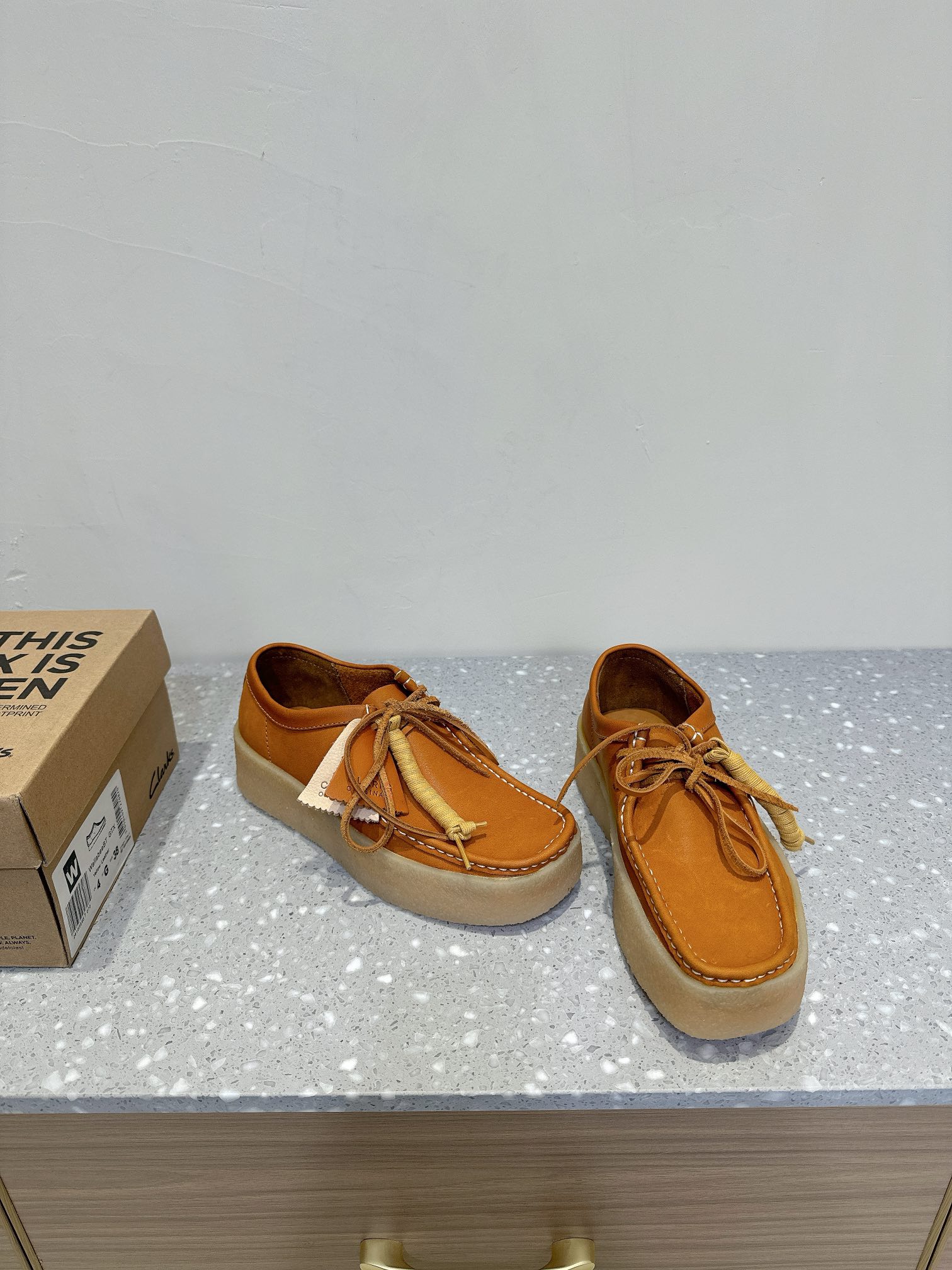 “Review: Clarks Kangaroo Shoes, Retro Style with Quality Materials and Global Appeal” - 图片 4