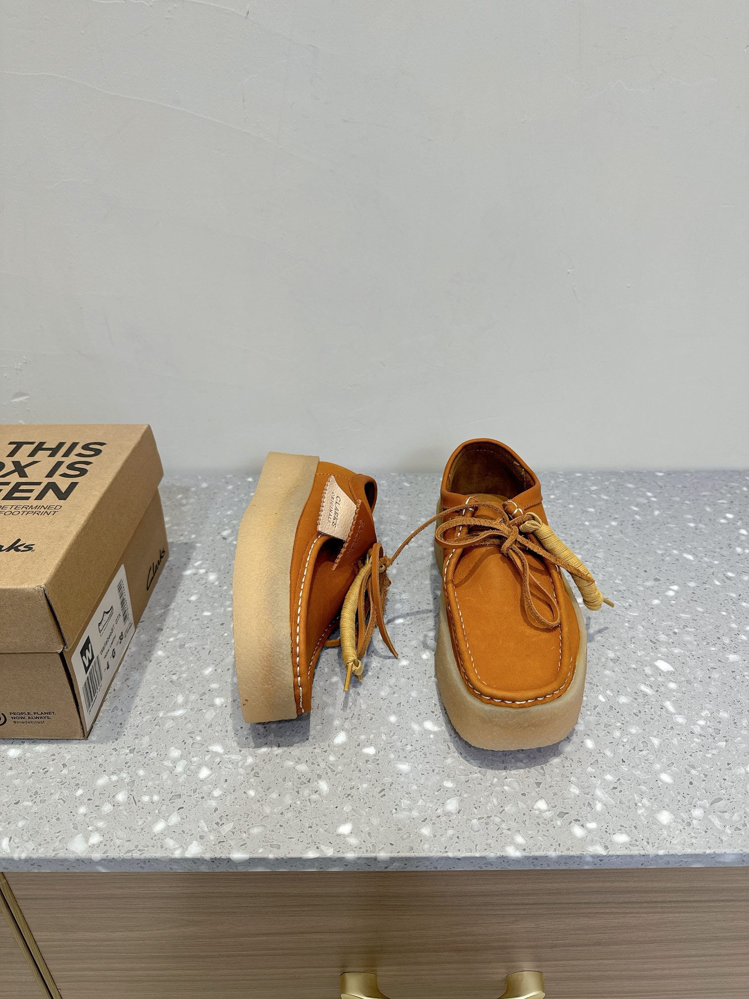 “Review: Clarks Kangaroo Shoes, Retro Style with Quality Materials and Global Appeal” - 图片 2