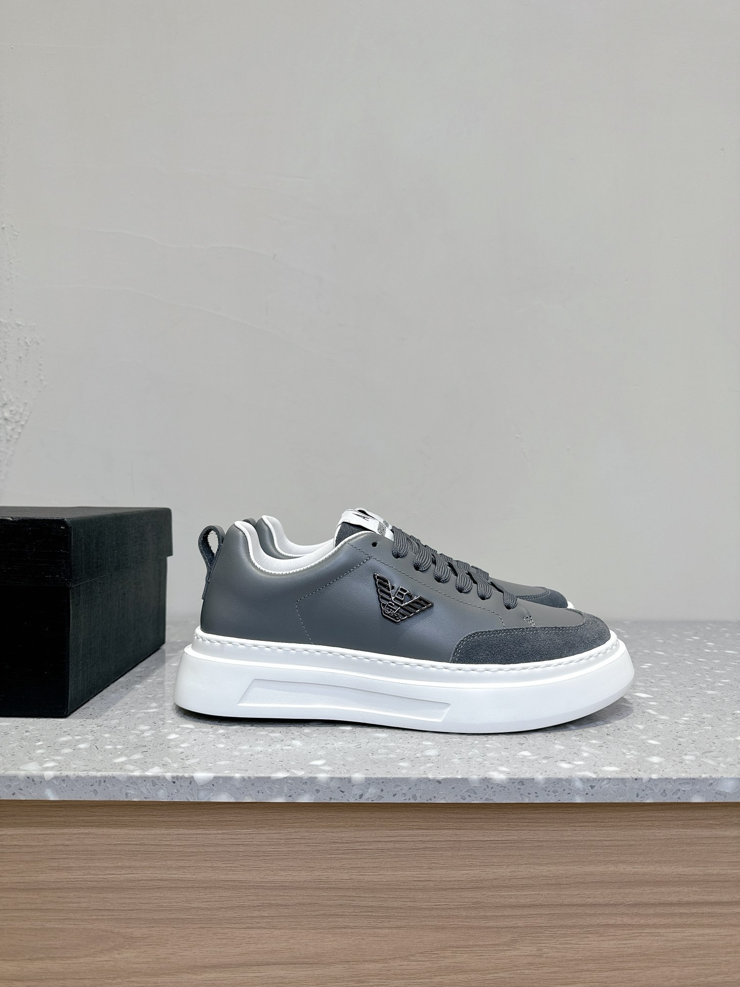 Emporio Armani EA7 Leisure Sports Shoes with Unique Design and High-Quality Materials - 图片 5